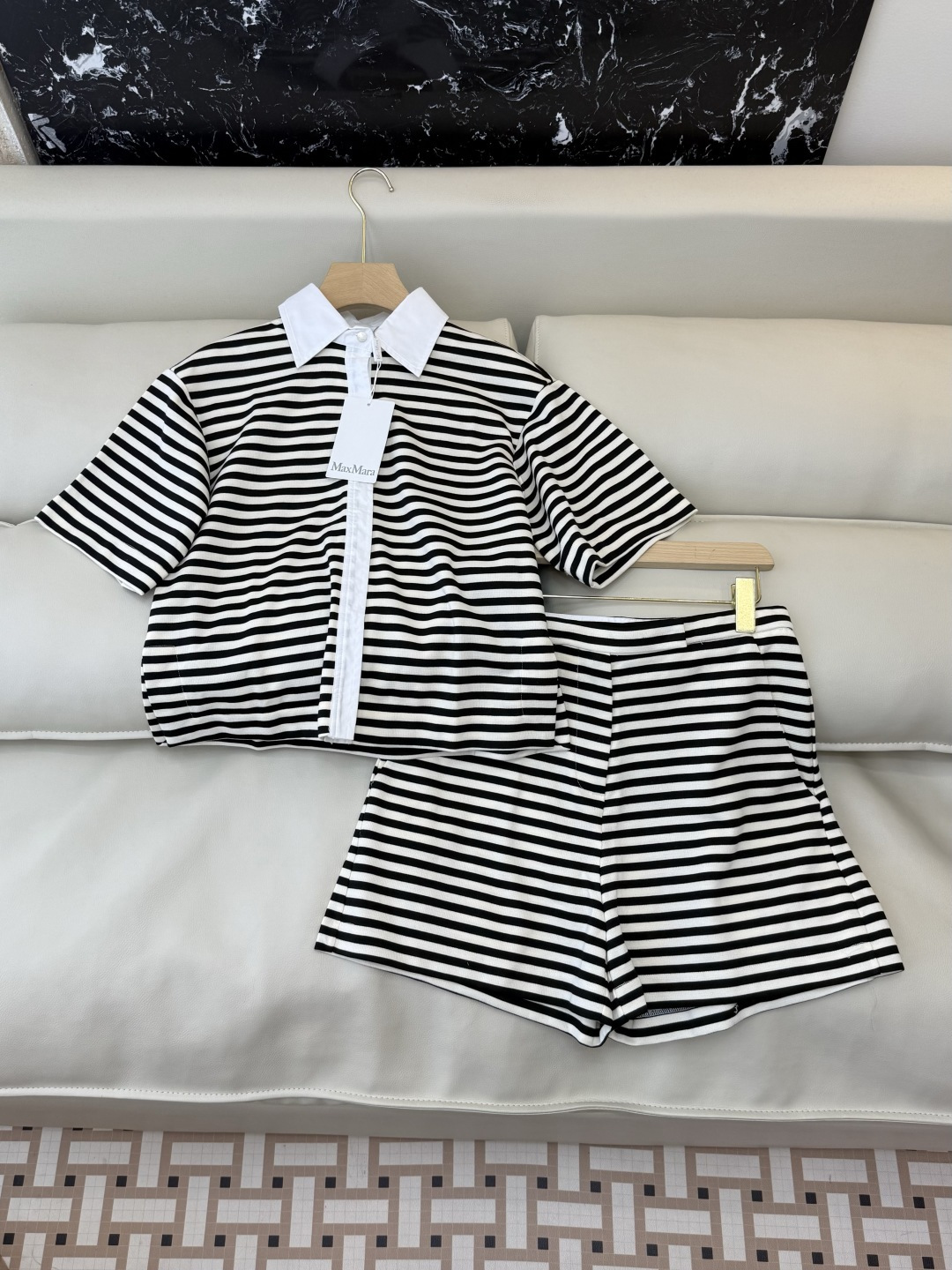 NO:778499,QG0176, the highest version on the market, the girl inspects the goods, trims the three marks on the threads, and delivers the goods. You can send pictures and take videos. If you want quality and service, please add me on WeChat. We will not accept urgent orders. New suit factory Max top version striped printing short-sleeved top shorts suit SML, Maxmara-clothing, shorts, T-shirt,19860909QG0176市面最高版本小妹验货、修剪线头上三标、发货可发图及拍视频,要品质要服务的加我微信,不接急单.新款套装工厂 Max 顶级版 条纹印花 短袖上衣短裤 套装 SML,麦丝玛拉-服装,shorts,T-shirt,,Women's clothing