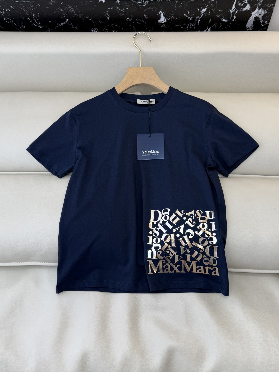 NO:778485,QG0172 The highest version on the market. The girl inspects the goods, trims the three marks on the thread, and delivers the goods. You can send pictures and take videos. If you want quality or service, please add me on WeChat. We will not accept urgent orders. New T-shirt MAX Top Edition Letters Hot Stamping Short-sleeved T-shirt Blue SML, women's clothing, T-shirt, tees, t-shirt,19860909QG0172市面最高版本小妹验货、修剪线头上三标、发货可发图及拍视频,要品质要服务的加我微信,不接急单.新款T恤 MAx 顶级版 字母烫金 短袖T恤 蓝色 SML,女装,T-shirt,tees，t-shirt,,Women's clothing