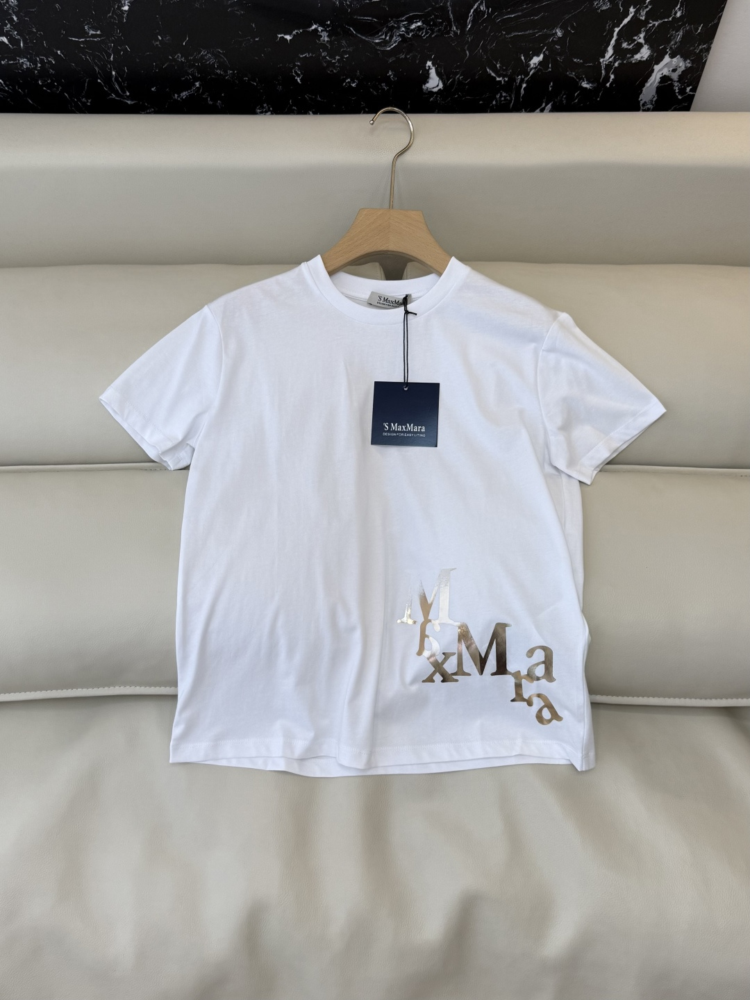 NO:778489,QG0173 The highest version on the market. The girl inspects the goods, trims the three marks on the thread, and delivers the goods. You can send pictures and take videos. If you want quality or service, please add me on WeChat. We will not accept urgent orders. New T-shirt MAX Top Edition Letters Hot Stamping Short-sleeved T-shirt White SML, women's clothing, T-shirt, tees, t-shirt,19860909QG0173市面最高版本小妹验货、修剪线头上三标、发货可发图及拍视频,要品质要服务的加我微信,不接急单.新款T恤 MAx 顶级版 字母烫金 短袖T恤 白色 SML,女装,T-shirt,tees，t-shirt,,Women's clothing
