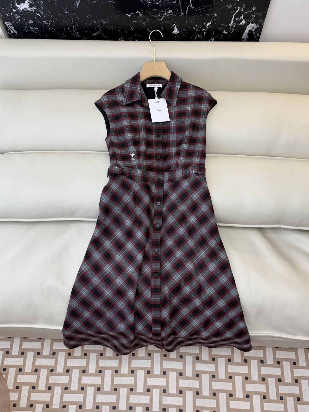 NO:777908,AQ002, the highest version on the market, the girl inspects the goods, trims the three marks on the thread, and delivers the goods. You can send pictures and take videos. If you want quality or service, please add me on WeChat. We will not accept urgent orders. New dress factory Dior little bee embroidery long plaid dress 36/38/40, Dior-clothing, dior, dior, skirts,19860909AQ002市面最高版本小妹验货、修剪线头上三标、发货可发图及拍视频,要品质要服务的加我微信,不接急单.新款连衣裙工厂 Dior 小蜜蜂刺绣 长款 格纹 连衣裙 36/38/40,迪奥-服装,dior,dior,skirts,,Women's clothing
