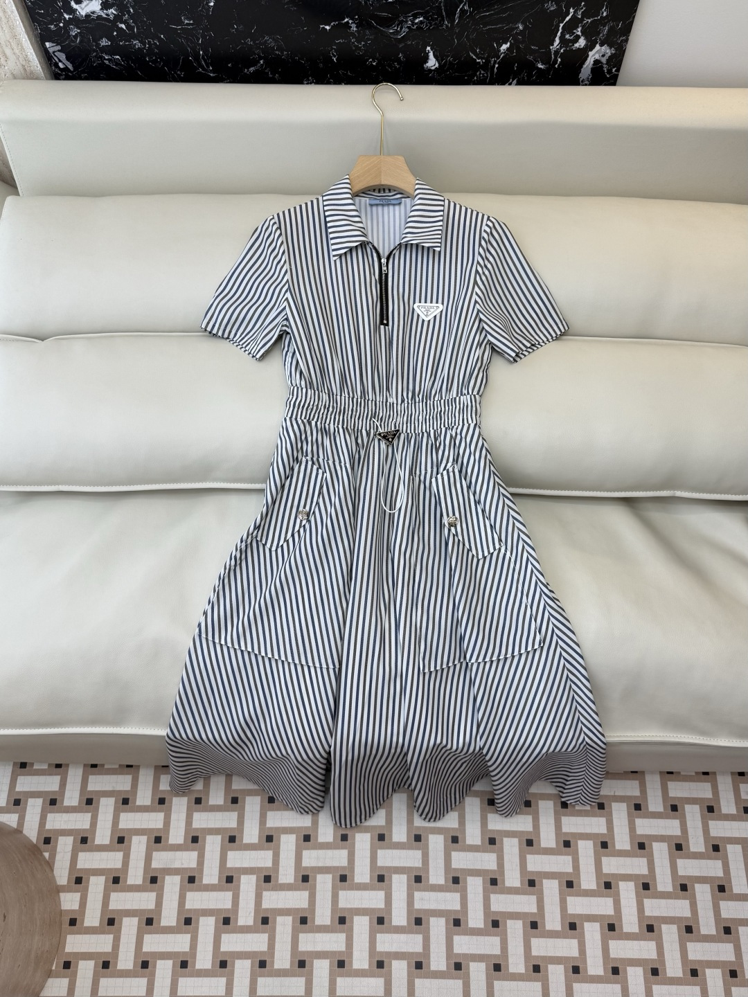 NO:777904,AQ003, the highest version on the market, the girl inspects the goods, trims the three marks on the threads, and delivers the goods. You can send pictures and take videos. If you want quality or service, add me on WeChat. We do not accept urgent orders. New dress factory PR triangle mark long striped print dress SML, Prada-clothing, prada, skirts,19860909AQ003市面最高版本小妹验货、修剪线头上三标、发货可发图及拍视频,要品质要服务的加我微信,不接急单.新款连衣裙工厂 PR三角标 长款 条纹印花 连衣裙 SML,普拉达-服装,prada,skirts,,Women's clothing