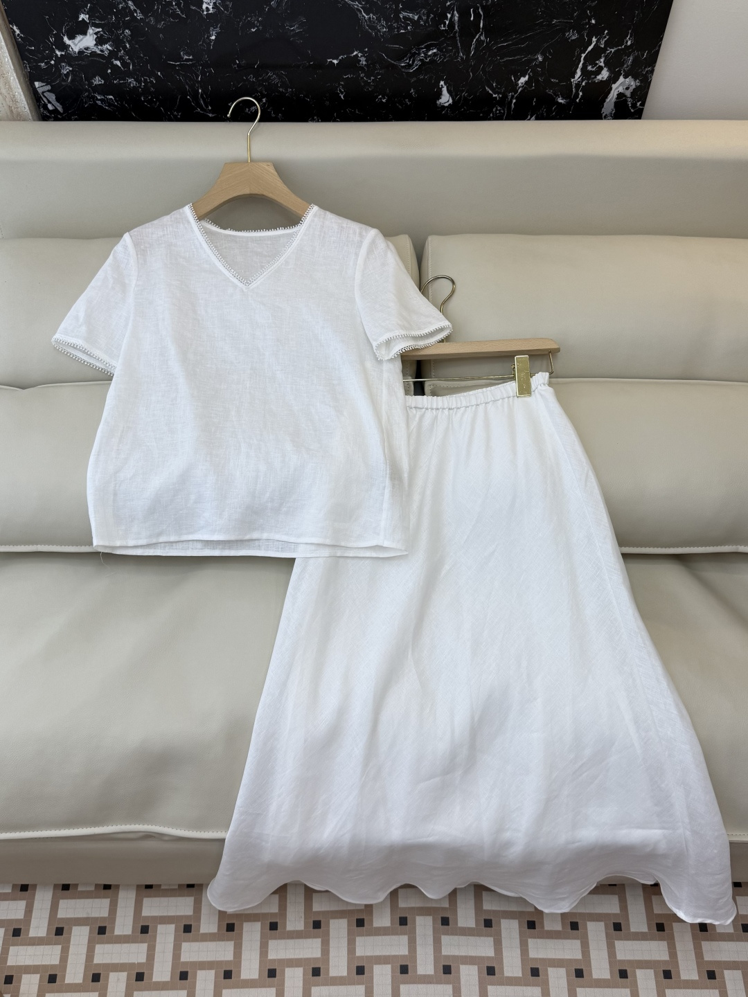 NO:777899,FY0111+0112 The highest version on the market. The girl inspects the goods, trims the three marks on the threads, and delivers the goods. You can send pictures and take videos. If you want quality and service, please add me on WeChat. We will not accept urgent orders. New suit factory top and skirt minimalist style linen top long skirt suit black white SMLXL, women's clothing, skirts,19860909FY0111+0112市面最高版本小妹验货、修剪线头上三标、发货可发图及拍视频,要品质要服务的加我微信,不接急单.新款套装工厂上衣半裙 极简风 亚麻 上衣长半裙套装 黑色 白色 SMLXL,女装,skirts,,Women's clothing