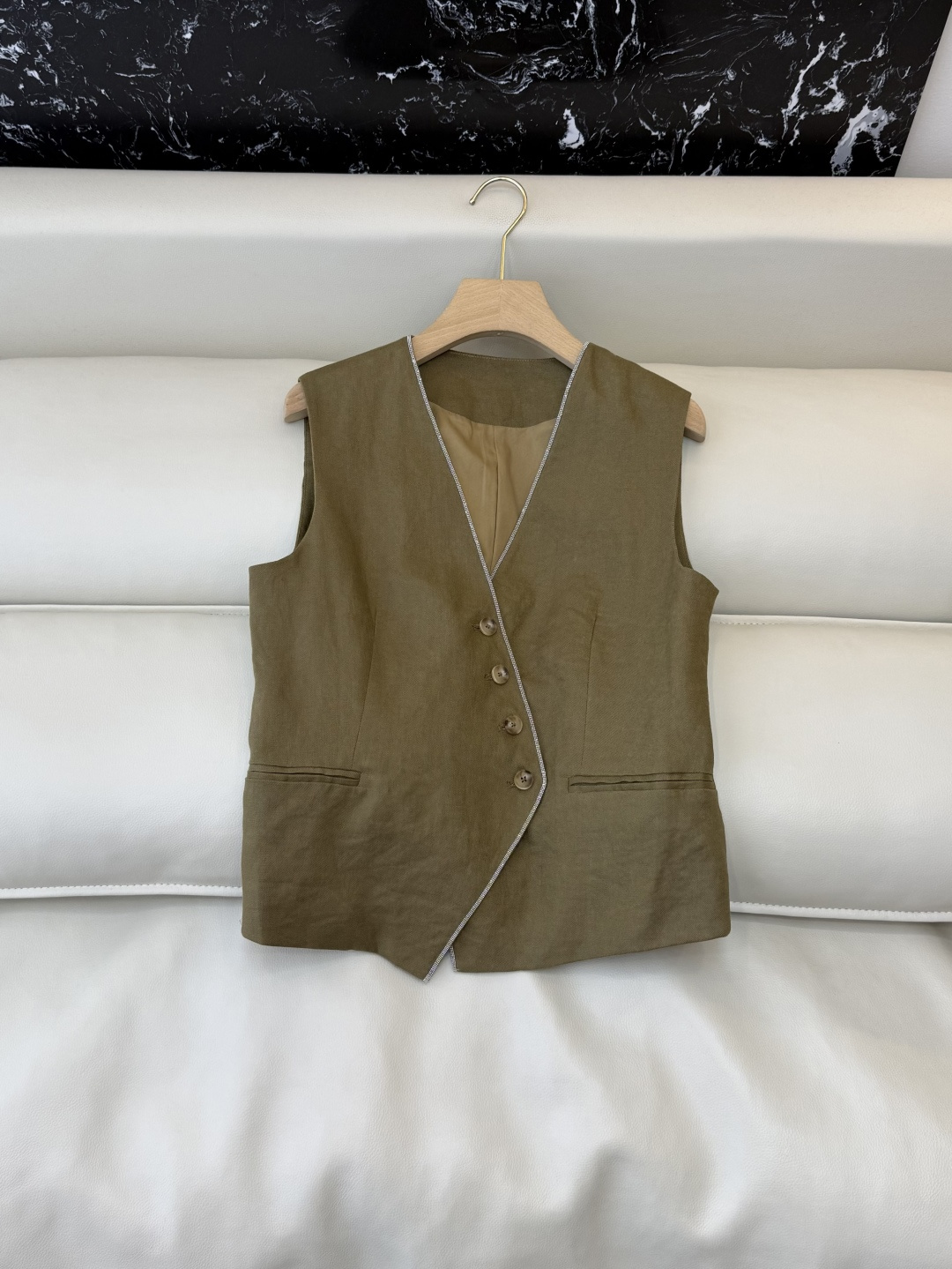 NO:777917,QX009, the highest version on the market, the girl inspects the goods, trims the three marks on the threads, and delivers the goods. You can send pictures and take videos. If you want quality or service, please add me on WeChat. We will not accept urgent orders. Factory vest BC style pure linen vest vest two colors SMLXL, women's clothing,19860909QX009市面最高版本小妹验货、修剪线头上三标、发货可发图及拍视频,要品质要服务的加我微信,不接急单.工厂背心 BC 风格 纯亚麻 背心马甲 两色 SMLXL,女装,,Women's clothing