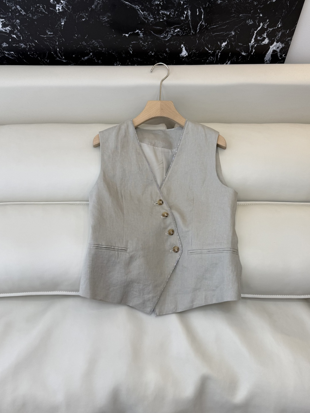 NO:777892,QX009, the highest version on the market, the girl inspects the goods, trims the three marks on the threads, and delivers the goods. You can send pictures and take videos. If you want quality or service, please add me on WeChat. We will not accept urgent orders. Factory vest BC style pure linen vest vest two colors SMLXL, women's clothing,19860909QX009市面最高版本小妹验货、修剪线头上三标、发货可发图及拍视频,要品质要服务的加我微信,不接急单.工厂背心 BC 风格 纯亚麻 背心马甲 两色 SMLXL,女装,,Women's clothing