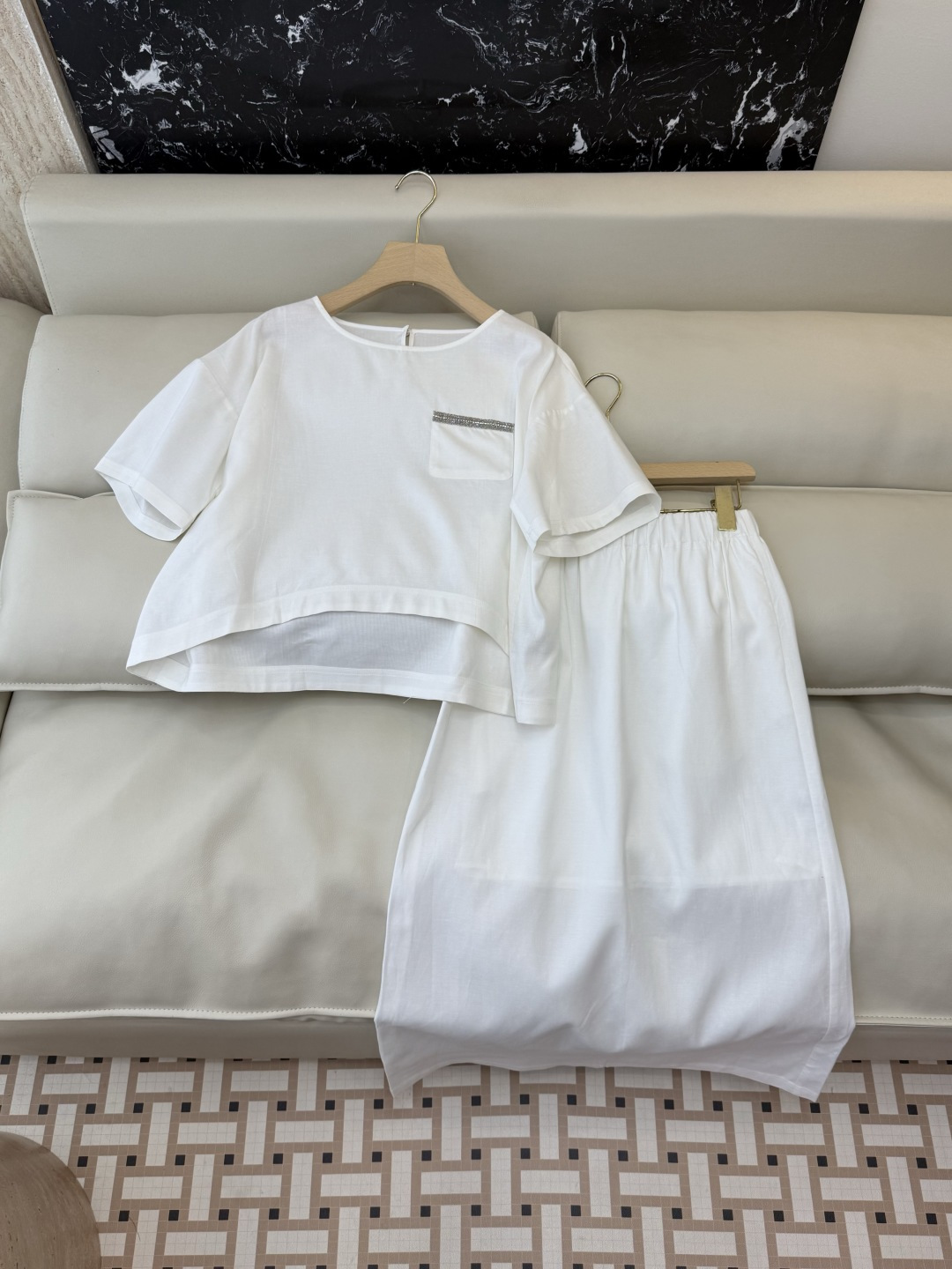 NO:777918,QX001, the highest version on the market, the girl inspects the goods, trims the three marks on the thread, and delivers the goods. You can send pictures and take videos. If you want quality or service, please add me on WeChat. We will not accept urgent orders. New suit factory BC style chain short-sleeved top long skirt suit yellow white SMLXL, women's clothing, skirts, T-shirt,19860909QX001市面最高版本小妹验货、修剪线头上三标、发货可发图及拍视频,要品质要服务的加我微信,不接急单.新款套装工厂 BC 风格链条 短袖上衣长半裙 套装 黄色 白色 SMLXL,女装,skirts,T-shirt,,Women's clothing