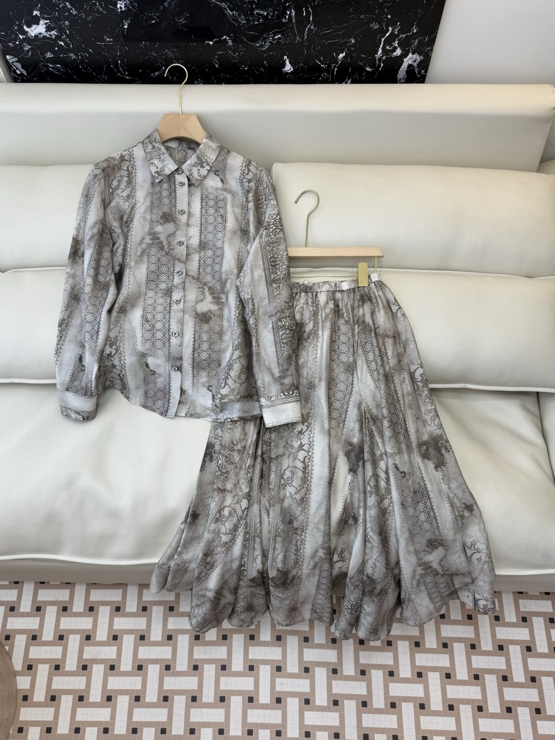 NO:777792,SY016 The highest version on the market. The girl inspects the goods, trims the three marks on the thread, and delivers the goods. You can send pictures and take videos. If you want quality or service, please add me on WeChat. We will not accept urgent orders. New suit factory LP classical printing wool printed long-sleeved shirt and long skirt suit SMLXL, women's clothing, loro piana, skirts, shirts,19860909SY016市面最高版本小妹验货、修剪线头上三标、发货可发图及拍视频,要品质要服务的加我微信,不接急单.新款套装工厂 LP 古典印花 羊毛印花长袖衬衫加长半裙套装 SMLXL,女装,loro piana,skirts,shirts,,Women's clothing