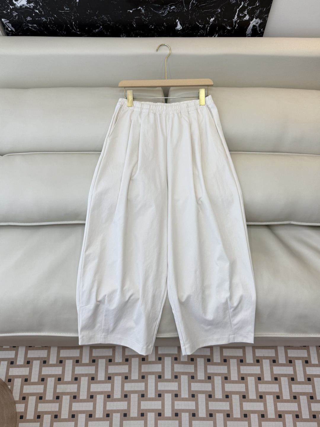 NO:778410,HL007 The highest version on the market. The girl inspects the goods, trims the three marks on the threads, and delivers the goods. You can send pictures and take videos. If you want quality or service, please add me on WeChat. We will not accept urgent orders. New trousers factory, minimalist style, versatile, loose nine-point trousers, black, milky white, SMLXL, women's clothing,19860909HL007市面最高版本小妹验货、修剪线头上三标、发货可发图及拍视频,要品质要服务的加我微信,不接急单.新款裤子工厂 极简风 百搭 宽松九分长裤 黑色 奶白色 SMLXL,女装,,Women's clothing