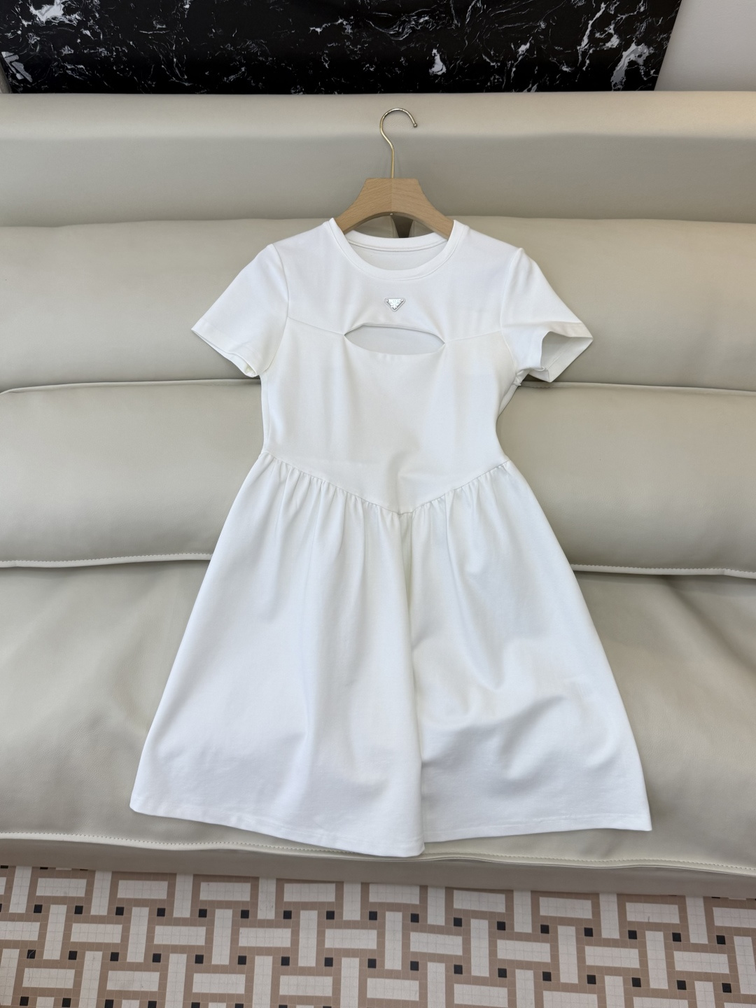 NO:778419,YZ008, the highest version on the market, will inspect the goods, trim the three marks on the threads, and ship the goods. You can send pictures and take videos. If you want quality or service, please add me on WeChat. We will not accept urgent orders. New dress factory PR triangle mark short-sleeved hollow dress black off-white SML, Prada-clothing, prada, skirts, T-shirt,19860909YZ008市面最高版本小妹验货、修剪线头上三标、发货可发图及拍视频,要品质要服务的加我微信,不接急单.新款连衣裙工厂 PR 三角标 短袖镂空 连衣裙 黑色 米白色 SML,普拉达-服装,prada,skirts,T-shirt,,Women's clothing