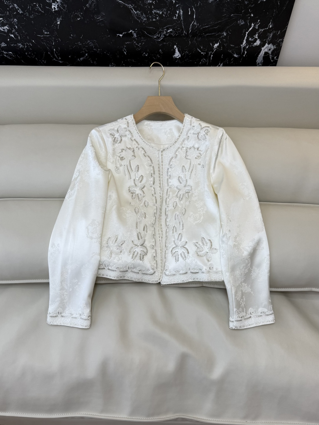 NO:778431,HXZ094, the highest version on the market, the girl inspects the goods, trims the three marks on the threads, and delivers the goods. You can send pictures and take videos. If you want quality and service, please add me on WeChat. We will not accept urgent orders. New coat P, rayon, jacquard, heavy beading, long-sleeved coat, black and white SMLXL, women's clothing, jackets & coats,19860909HXZ094市面最高版本小妹验货、修剪线头上三标、发货可发图及拍视频,要品质要服务的加我微信,不接急单.新款外套P 人丝 提花 重工钉珠 长袖外套 黑色 白色 SMLXL,女装,jackets & coats,,Women's clothing