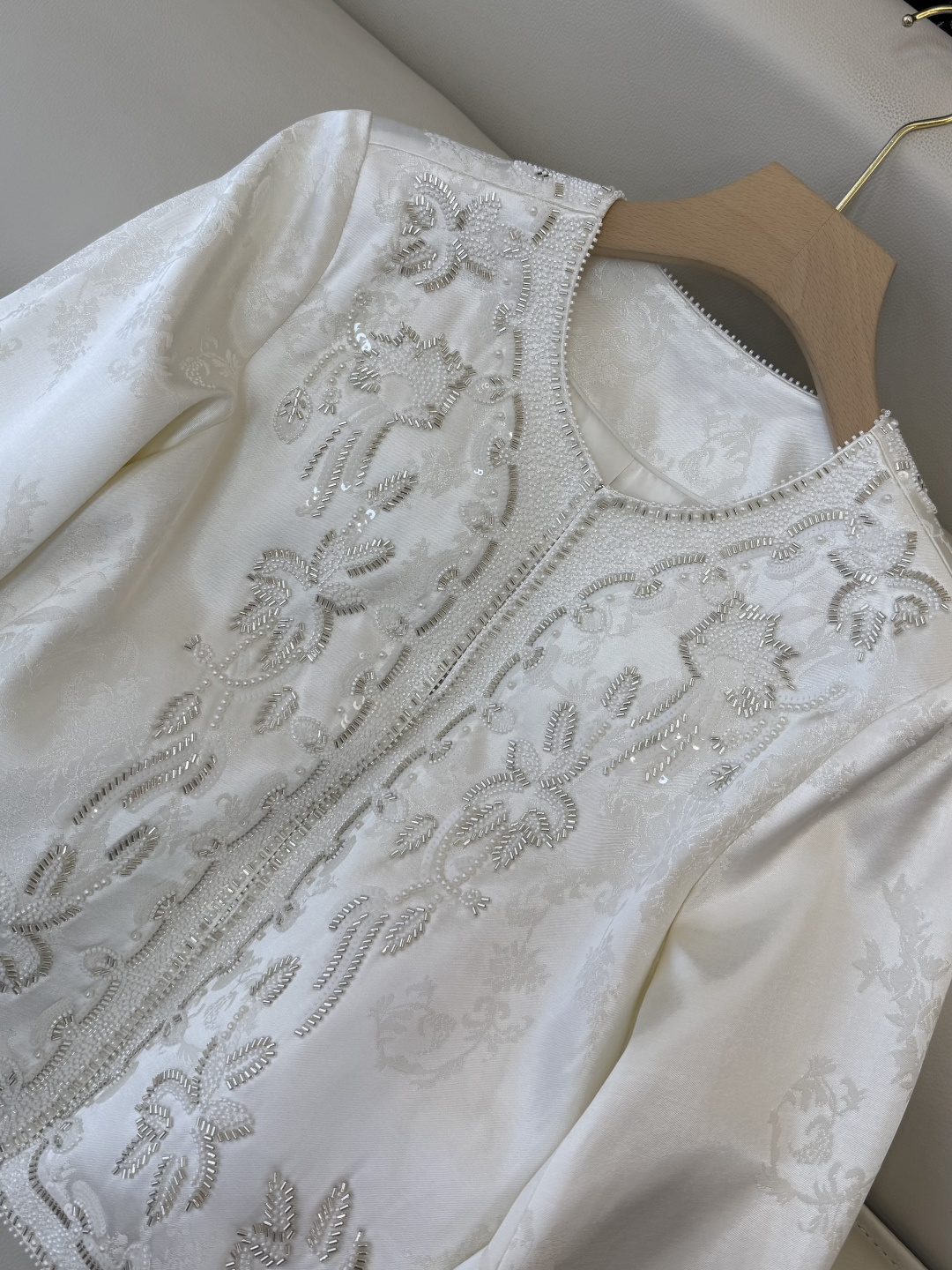 HXZ094#新款外套。人丝 提花 重工钉珠 长袖外套 黑色 白色 SMLXL