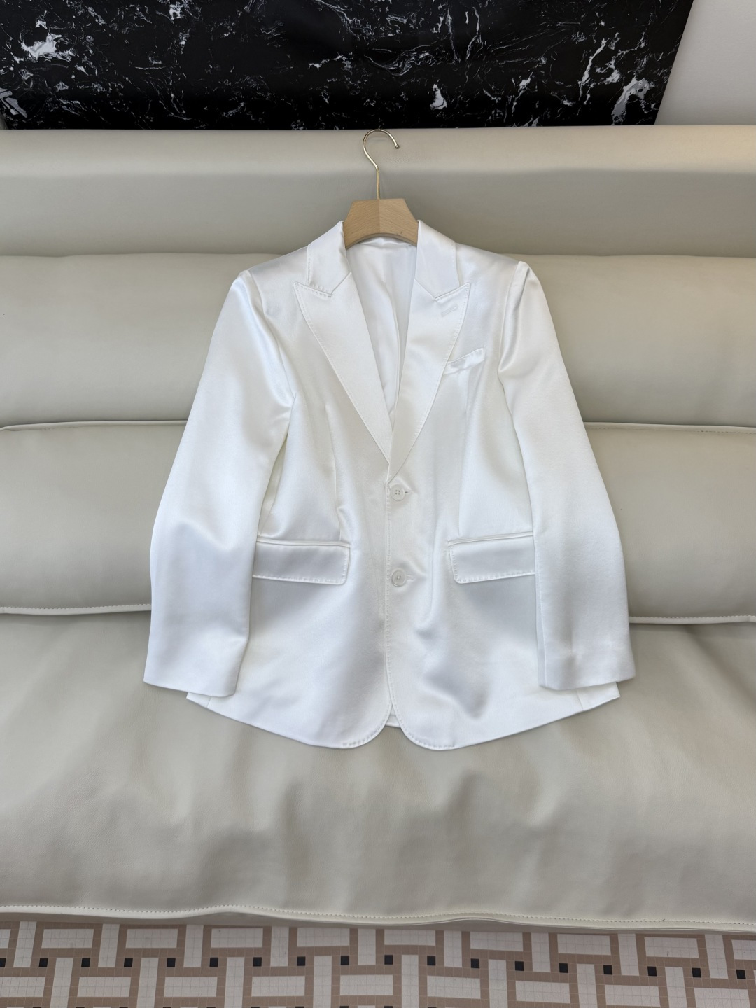 NO:778394,HXZ093, the highest version on the market, the girl will inspect the goods, trim the three marks on the threads, and ship the goods. You can send pictures and take videos. If you want quality or service, please add me on WeChat. We will not accept urgent orders. New jacket P CE acetate fabric minimalist long-sleeved jacket black white SMLXL, Celine-clothing, celine, jackets & coats,19860909HXZ093市面最高版本小妹验货、修剪线头上三标、发货可发图及拍视频,要品质要服务的加我微信,不接急单.新款外套P CE 醋酸面料 极简 长袖外套 黑色 白色 SMLXL,赛琳-服装,celine,jackets & coats,,Women's clothing