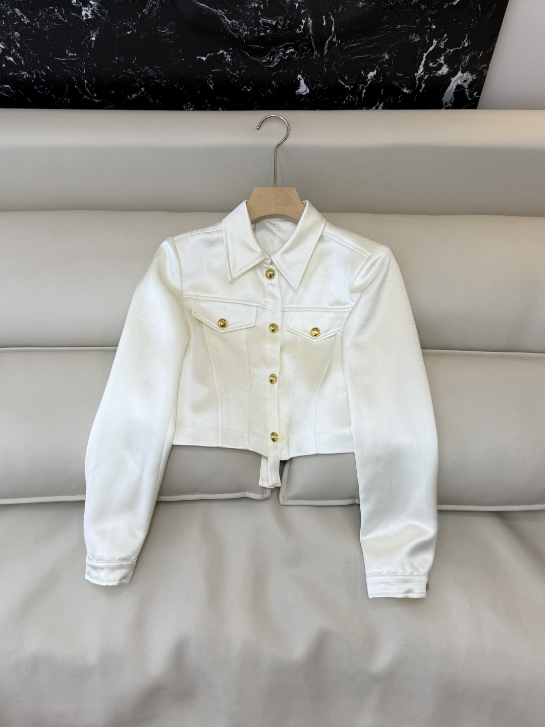 NO:778398,HXZ092, the highest version on the market, the girl inspects the goods, trims the three marks on the threads, and delivers the goods. You can send pictures and take videos. If you want quality and service, please add me on WeChat. We will not accept urgent orders. New coat P M Home, acetate fabric, gold buckle, long-sleeved jacket, black, white, SMLXL, women's clothing, jackets & coats,19860909HXZ092市面最高版本小妹验货、修剪线头上三标、发货可发图及拍视频,要品质要服务的加我微信,不接急单.新款外套P M家 醋酸面料 金扣 长袖外套 黑色 白色 SMLXL,女装,jackets & coats,,Women's clothing