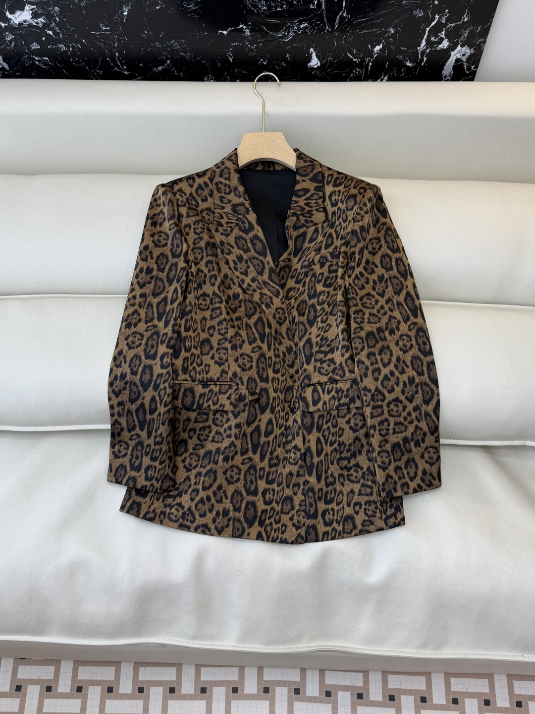 NO:778402,HXZ089, the highest version on the market, the girl inspects the goods, trims the three marks on the threads, and delivers the goods. You can send pictures and take videos. If you want quality and service, please add me on WeChat. We will not accept urgent orders. New suit jacket P 75 acetate print leopard print long-sleeved suit jacket leopard print color SMLXL, women's clothing, jackets & coats, business suit,19860909HXZ089市面最高版本小妹验货、修剪线头上三标、发货可发图及拍视频,要品质要服务的加我微信,不接急单.新款西装外套P 75 醋酸印花 豹纹长袖西装外套 豹纹色 SMLXL,女装,jackets & coats,business suit,,Women's clothing