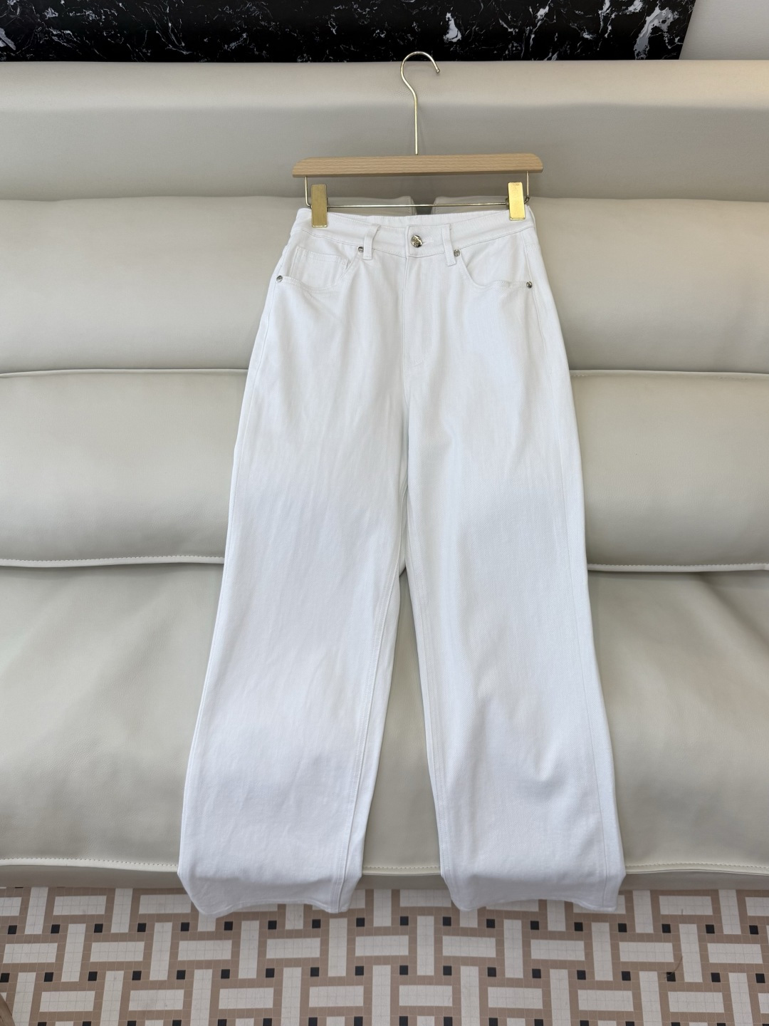 NO:778440,CX0191 The highest version on the market. The girl inspects the goods, trims the three marks on the threads, and delivers the goods. You can send pictures and take videos. If you want quality or service, please add me on WeChat. We will not accept urgent orders. New jeans factory C E denim cotton slim jeans white 26-30 sizes, Celine-clothing, celine, jeans,19860909CX0191市面最高版本小妹验货、修剪线头上三标、发货可发图及拍视频,要品质要服务的加我微信,不接急单.新款牛仔裤工厂 C E 牛仔棉显瘦牛仔裤 白色 26-30码,赛琳-服装,celine,jeans,,Women's clothing