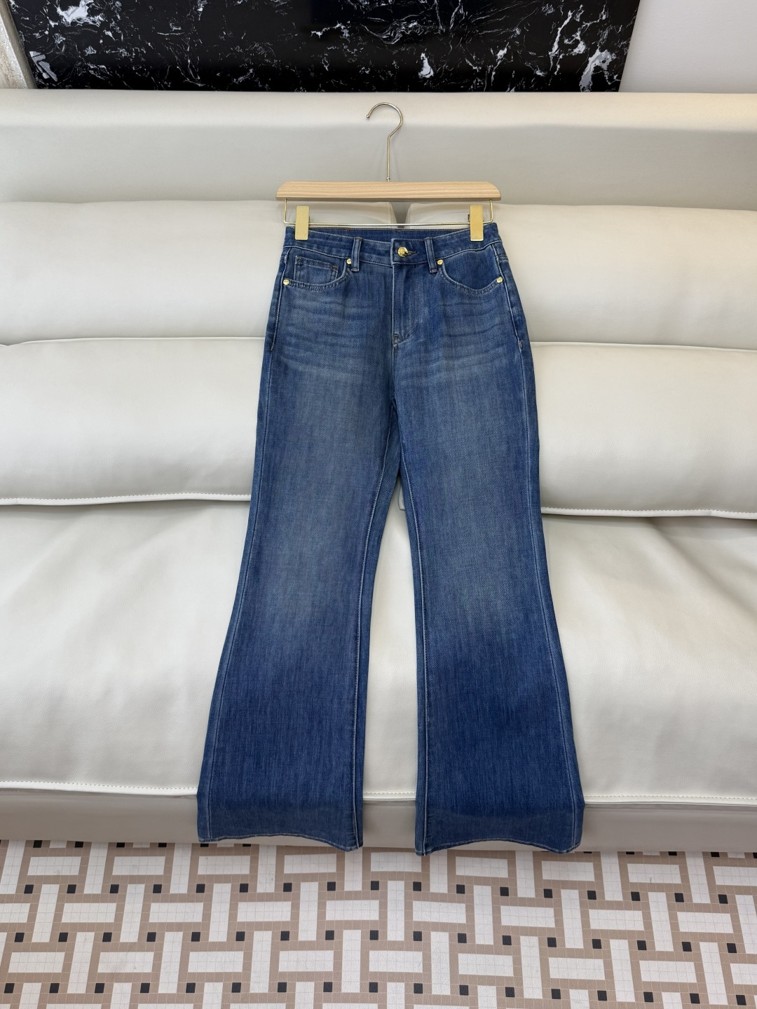 NO:778403,CX0198, the highest version on the market, the girl inspects the goods, trims the three marks on the thread, and delivers the goods. You can send pictures and take videos. If you want quality and service, please add me on WeChat. We will not accept urgent orders. New jeans factory celine denim cotton slim jeans 26-30 sizes, Celine-clothing, celine, celine, jeans,19860909CX0198市面最高版本小妹验货、修剪线头上三标、发货可发图及拍视频,要品质要服务的加我微信,不接急单.新款牛仔裤工厂 celine 牛仔棉显瘦牛仔裤 26-30码,赛琳-服装,celine,celine,jeans,,Women's clothing