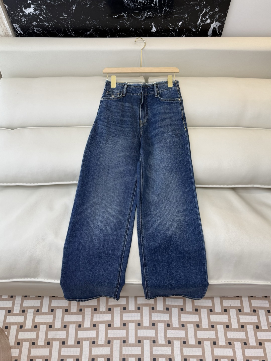 NO:778408,CX0195, the highest version on the market, the girl will inspect the goods, trim the three marks on the thread, and ship the goods. You can send pictures and take videos. If you want quality and service, please add me on WeChat. We will not accept urgent orders. New jeans factory Dior denim cotton slim jeans 26-30 sizes, Dior-clothing, dior, dior, jeans,19860909CX0195市面最高版本小妹验货、修剪线头上三标、发货可发图及拍视频,要品质要服务的加我微信,不接急单.新款牛仔裤工厂 Dior 牛仔棉显瘦牛仔裤 26-30码,迪奥-服装,dior,dior,jeans,,Women's clothing