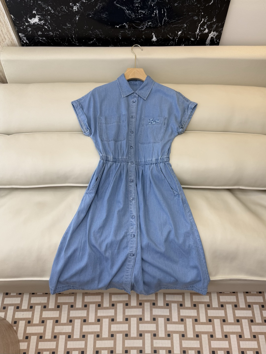 NO:778798,CX0201, the highest version on the market, the girl inspects the goods, trims the three marks on the thread, and delivers the goods. You can send pictures and take videos. If you want quality or service, add me on WeChat. We will not accept urgent orders. New dress factory Dior embroidered letter short-sleeved denim dress blue SML, Dior-clothing, dior, dior, skirts, T-shirt,19860909CX0201市面最高版本小妹验货、修剪线头上三标、发货可发图及拍视频,要品质要服务的加我微信,不接急单.新款连衣裙工厂 Dior 绣花字母短袖牛仔棉 连衣裙 蓝色 SML,迪奥-服装,dior,dior,skirts,T-shirt,,Women's clothing