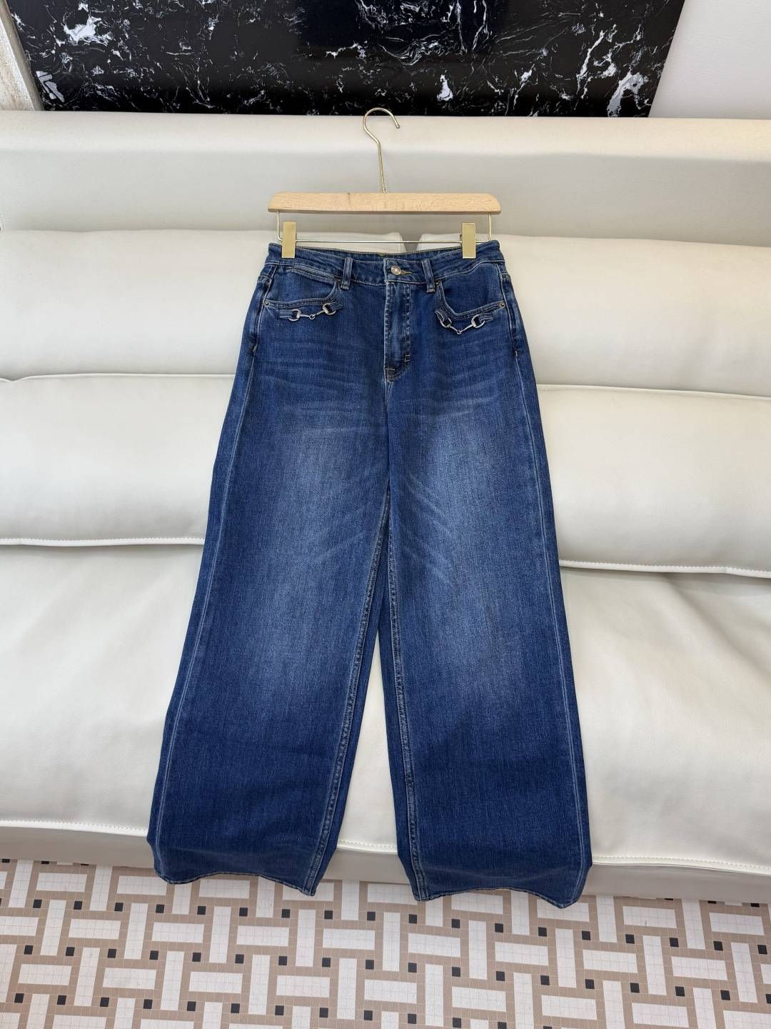 NO:778392,MA028, the highest version on the market, the girl inspects the goods, trims the three marks on the thread, and delivers the goods. You can send pictures and take videos. If you want quality and service, please add me on WeChat. We will not accept urgent orders. Jeans factory Gucci denim cotton horseshoe buckle versatile jeans 26-30 sizes, Gucci-clothing, gucci, gucci, jeans,19860909MA028市面最高版本小妹验货、修剪线头上三标、发货可发图及拍视频,要品质要服务的加我微信,不接急单.牛仔裤 工厂 Gucci 牛仔棉 马蹄扣 百搭 牛仔裤 26-30码,古驰-服装,gucci,gucci,jeans,,Women's clothing
