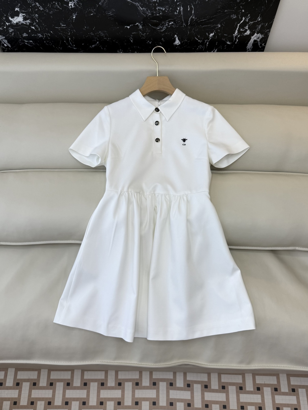 NO:778789,YZ009, the highest version on the market, will inspect the goods, trim the three marks on the threads, and ship the goods. You can send pictures and take videos. If you want quality and service, add me on WeChat. We will not accept urgent orders. New dress factory Dior little bee embroidery short-sleeved dress black off-white SML, Dior-clothing, dior, dior, skirts, T-shirt,19860909YZ009市面最高版本小妹验货、修剪线头上三标、发货可发图及拍视频,要品质要服务的加我微信,不接急单.新款连衣裙工厂 Dior 小蜜蜂 刺绣 短袖 连衣裙 黑色 米白色 SML,迪奥-服装,dior,dior,skirts,T-shirt,,Women's clothing
