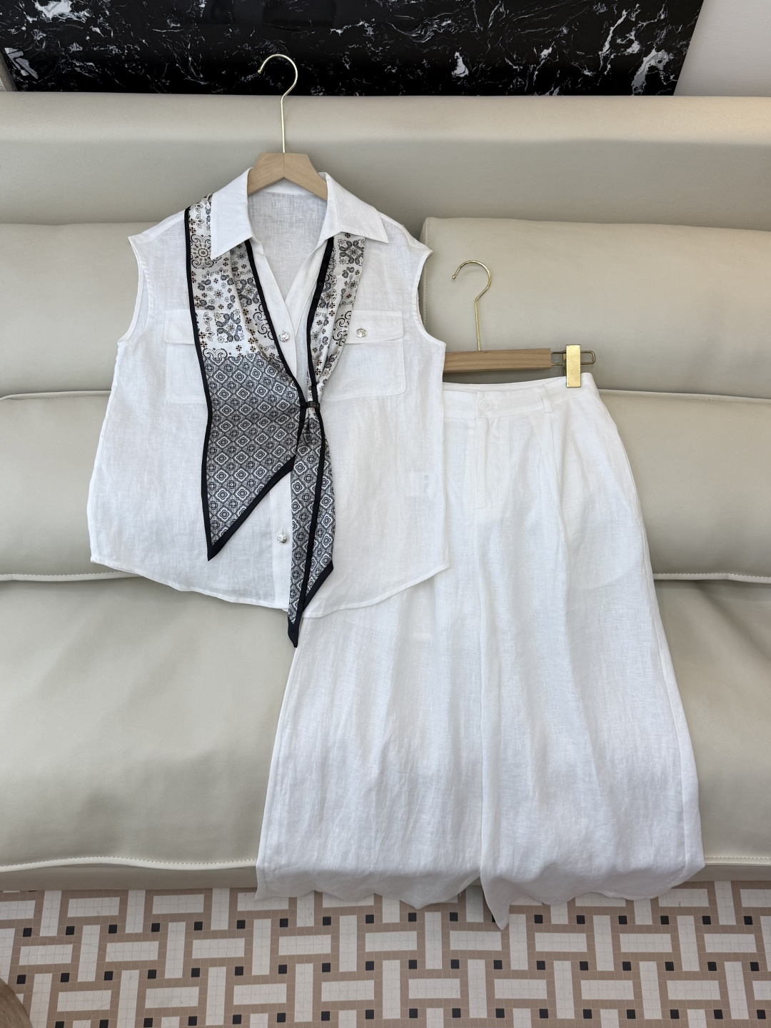 NO:778835,YM0112, the highest version on the market, the girl inspects the goods, trims the three marks on the threads, and delivers the goods. You can send pictures and take videos. If you want quality or service, please add me on WeChat. We will not accept urgent orders. New suit factory, with silk scarf, linen, sleeveless top, trousers suit, green white SMLXL, women's clothing,19860909YM0112市面最高版本小妹验货、修剪线头上三标、发货可发图及拍视频,要品质要服务的加我微信,不接急单.新款套装工厂 配丝巾 亚麻 无袖上衣 长裤 套装 绿色 白色 SMLXL,女装,,Women's clothing