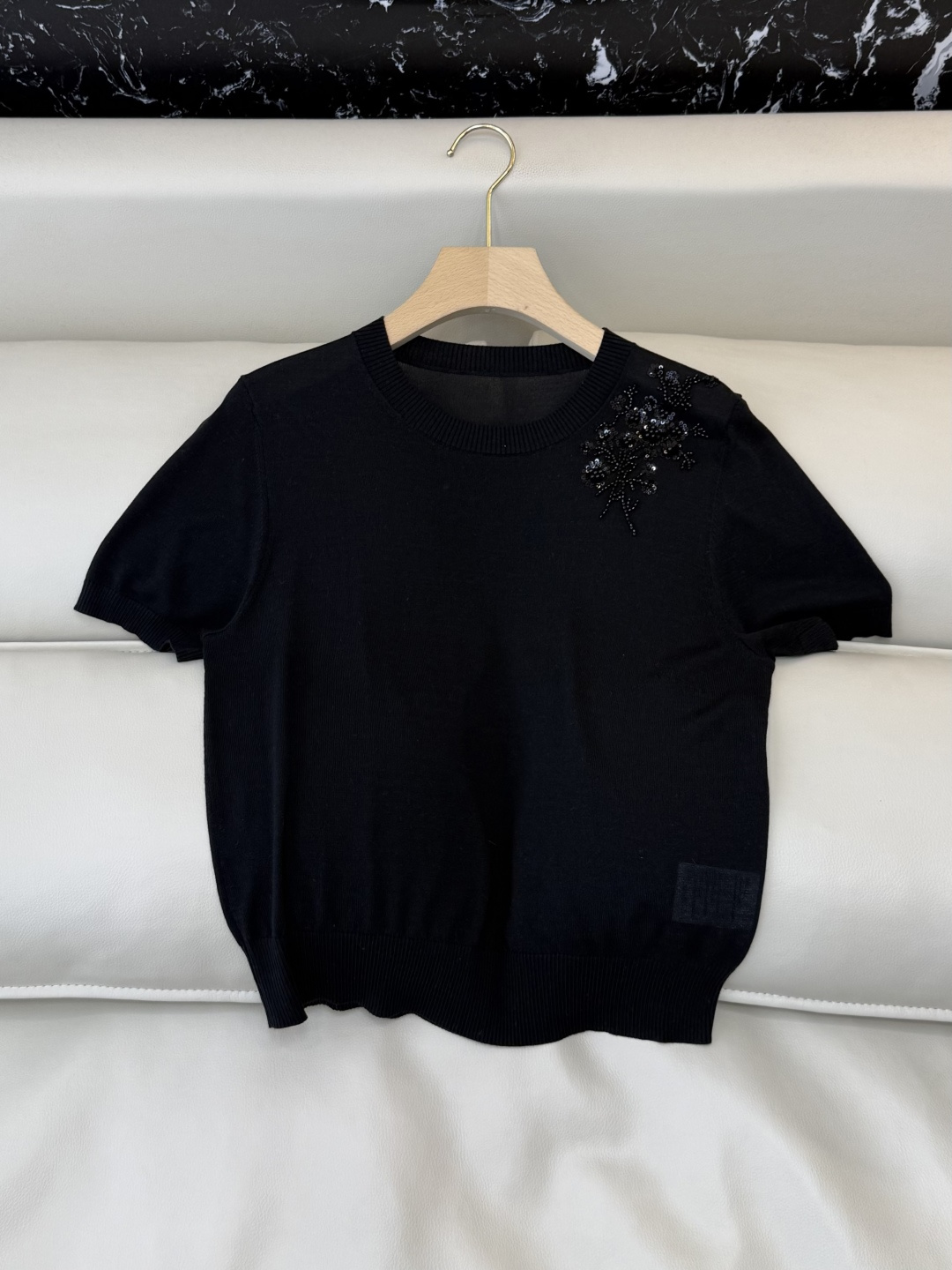 YB043#新款针织P‼️ES 重工珠片花 88% 天丝 短袖针织 上衣 黑色 白色 粉色 黄色 SML
