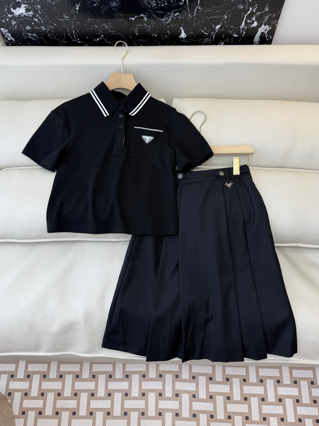 NO:801582,AW056# New suit factory P PR triangle logo short-sleeved top long skirt suit two colors SML, skirts, T-shirt,19860909AW056#新款套装工厂P PR 三角标 短袖上衣长半裙 套装 两色 SML,,skirts,T-shirt,,Women's clothing