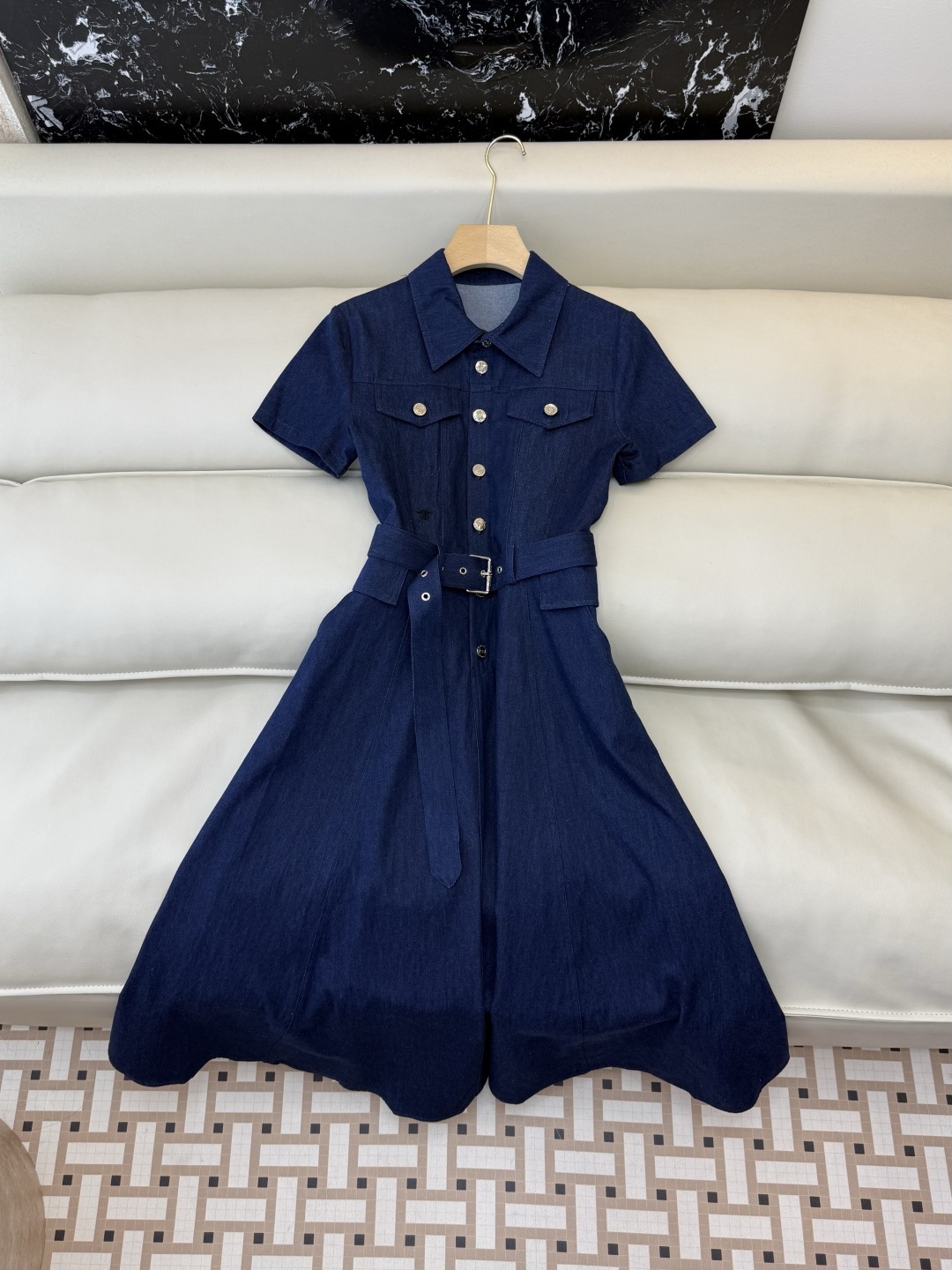 NO:801593,AW053#New dress factory P Dior short-sleeved denim cotton dress light blue dark blue 36/38/40,,dior,skirts,T-shirt,19860909AW053#新款连衣裙工厂P Dior 短袖牛仔棉 连衣裙 浅蓝色 深蓝色 36/38/40,,dior,skirts,T-shirt,,Women's clothing