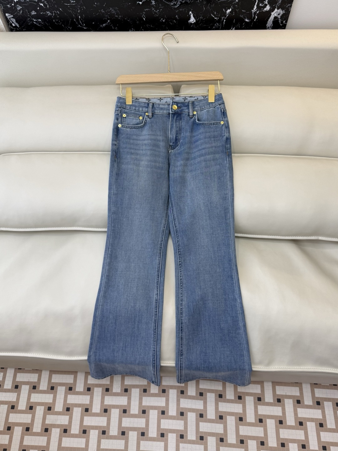 NO:782591,CX0215# New jeans factory special version of the highest version on the market. The girl will inspect the goods, trim the three marks on the threads, and send pictures and videos before delivery. If you want quality and service, please add me on WeChat. We will not accept urgent orders. P L V denim cotton slim jeans blue 26-30 yards, Louis Vuitton-clothing, louis vuitton, jeans,19860909CX0215#新款牛仔裤工厂特市面最高版本小妹验货、修剪线头上三标、发货可发图及拍视频,要品质要服务的加我微信,不接急单.P L V牛仔棉显瘦牛仔裤 蓝色 26-30码,路易威登-服装,louis vuitton,jeans,,Women's clothing