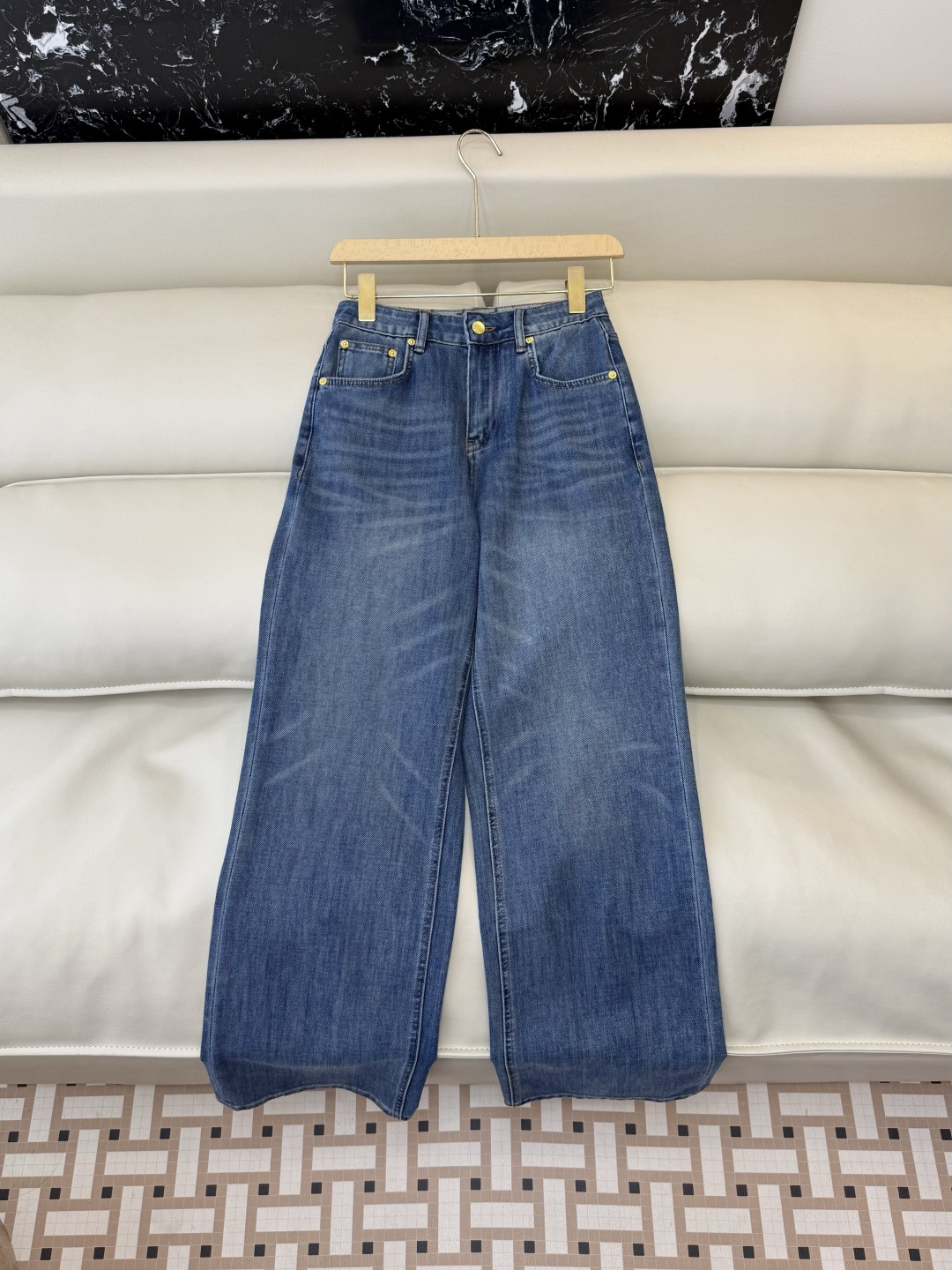 NO:782613,CX0213# New jeans factory special version of the highest version on the market. The girl will inspect the goods, trim the three marks on the threads, and send pictures and videos before delivery. If you want quality or service, please add me on WeChat. We will not accept urgent orders. P L V Denim Cotton Slim Jeans Blue 26-30 Sizes, Louis Vuitton-Clothing, louis vuitton, jeans,19860909CX0213#新款牛仔裤工厂特市面最高版本小妹验货、修剪线头上三标、发货可发图及拍视频,要品质要服务的加我微信,不接急单.P L V牛仔棉显瘦牛仔裤 蓝色 26-30码,路易威登-服装,louis vuitton,jeans,,Women's clothing