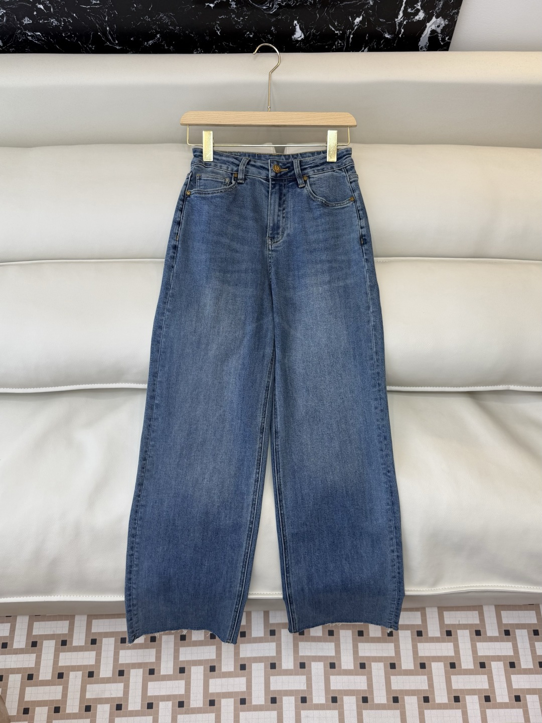NO:782621,CX0212# New jeans factory special version of the highest version on the market. The girl will inspect the goods, trim the three marks on the threads, and send pictures and videos before delivery. If you want quality and service, please add me on WeChat. We will not accept urgent orders. P Dior denim and cotton slimming jeans, blue 26-30 yards, Dior-clothing, dior, dior, jeans,19860909CX0212#新款牛仔裤工厂特市面最高版本小妹验货、修剪线头上三标、发货可发图及拍视频,要品质要服务的加我微信,不接急单.P Dior 牛仔棉显瘦牛仔裤 蓝色 26-30码,迪奥-服装,dior,dior,jeans,,Women's clothing