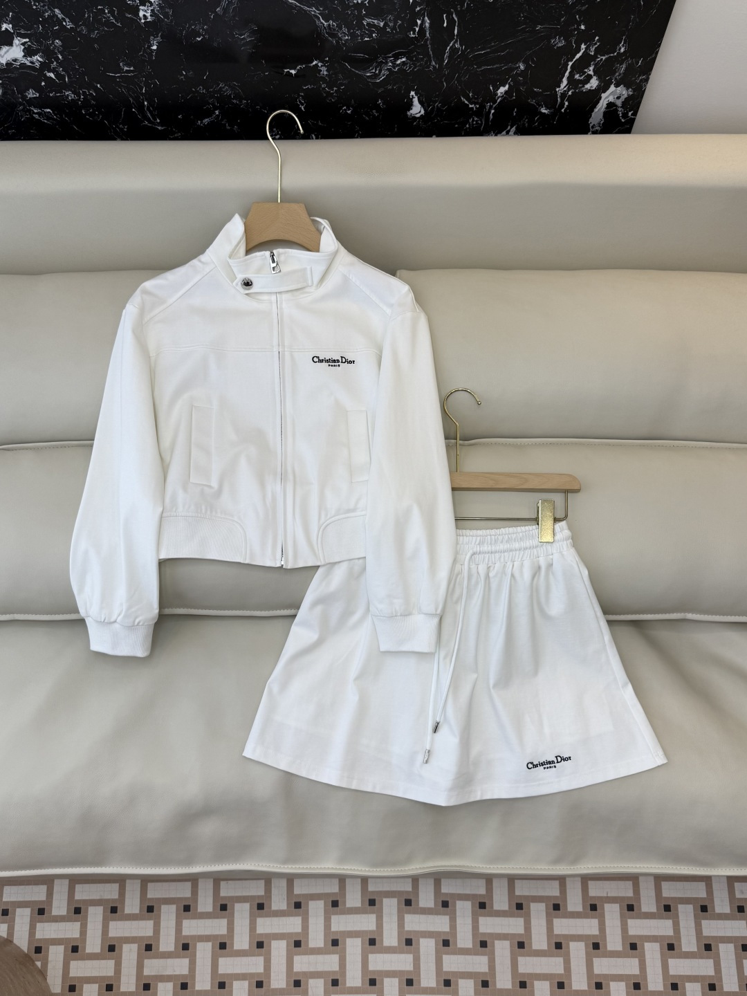 NO:782585,CX0207# New suit factory special version of the highest version on the market. The girl will inspect the goods, trim the three marks on the thread, and ship the goods. You can send pictures and take videos. If you want quality and service, please add me on WeChat. We will not accept urgent orders. P Dior embroidered letters stand collar jacket and skirt suit white black SML, Dior-clothing, dior, dior, skirts, jackets & coats,19860909CX0207#新款套装工厂特市面最高版本小妹验货、修剪线头上三标、发货可发图及拍视频,要品质要服务的加我微信,不接急单.P Dior 刺绣字母立领外套半裙套装 白色 黑色 SML,迪奥-服装,dior,dior,skirts,jackets & coats,,Women's clothing