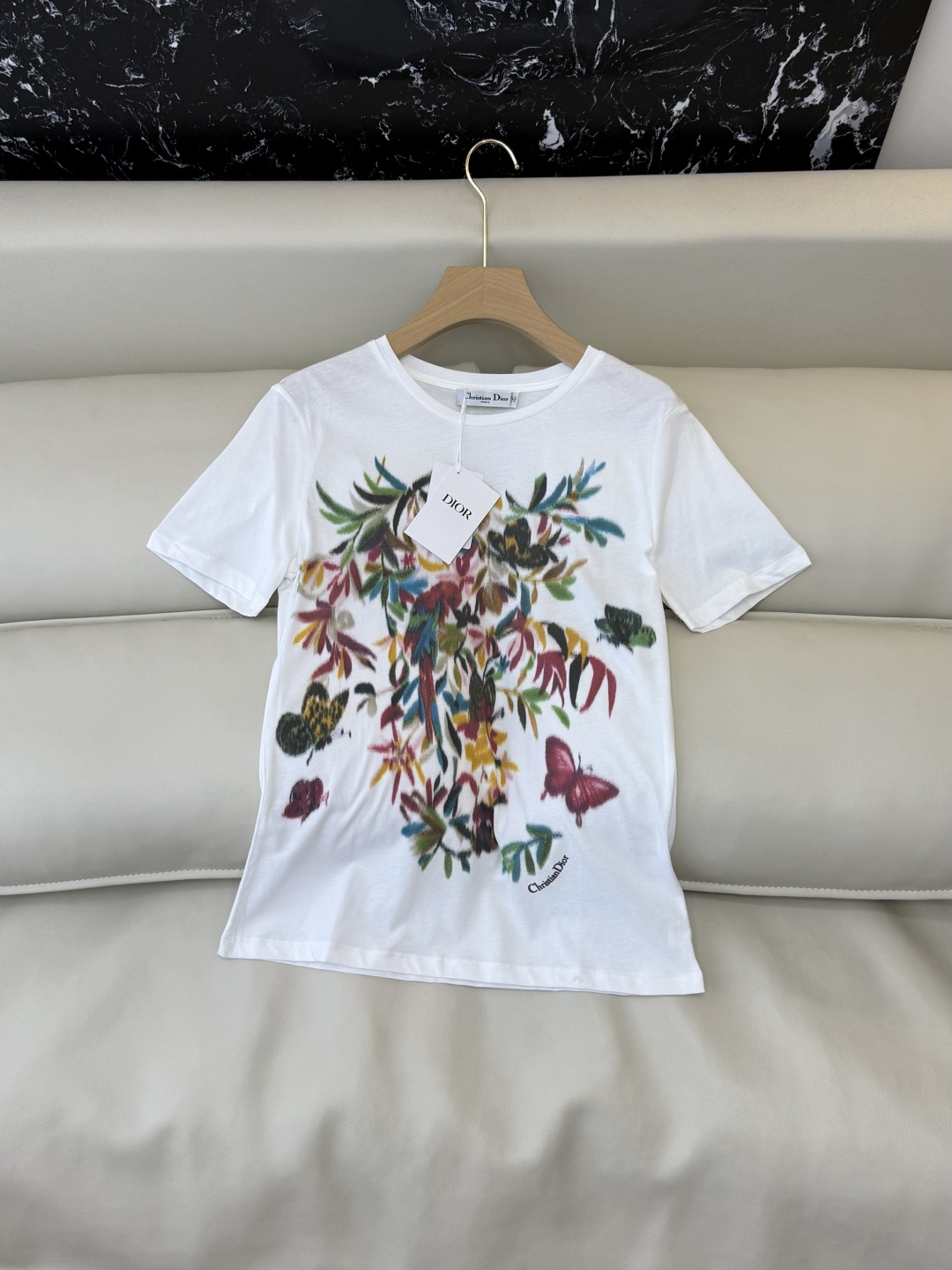 NO:782636,QG0194# New T-shirt is the highest version on the market. The girl inspects the goods, trims the three marks on the thread, and delivers pictures and videos. If you want quality and service, add me on WeChat. We do not accept urgent orders. Dior top version 85 cotton 15 linen positioning printing short-sleeved T-shirt SML, Dior-clothing, dior, dior, T-shirt, tees, t-shirt,19860909QG0194#新款T恤特市面最高版本小妹验货、修剪线头上三标、发货可发图及拍视频,要品质要服务的加我微信,不接急单. Dior 顶级版 85 棉 15 麻 定位印花 短袖T恤SML,迪奥-服装,dior,dior,T-shirt,tees，t-shirt,,Women's clothing