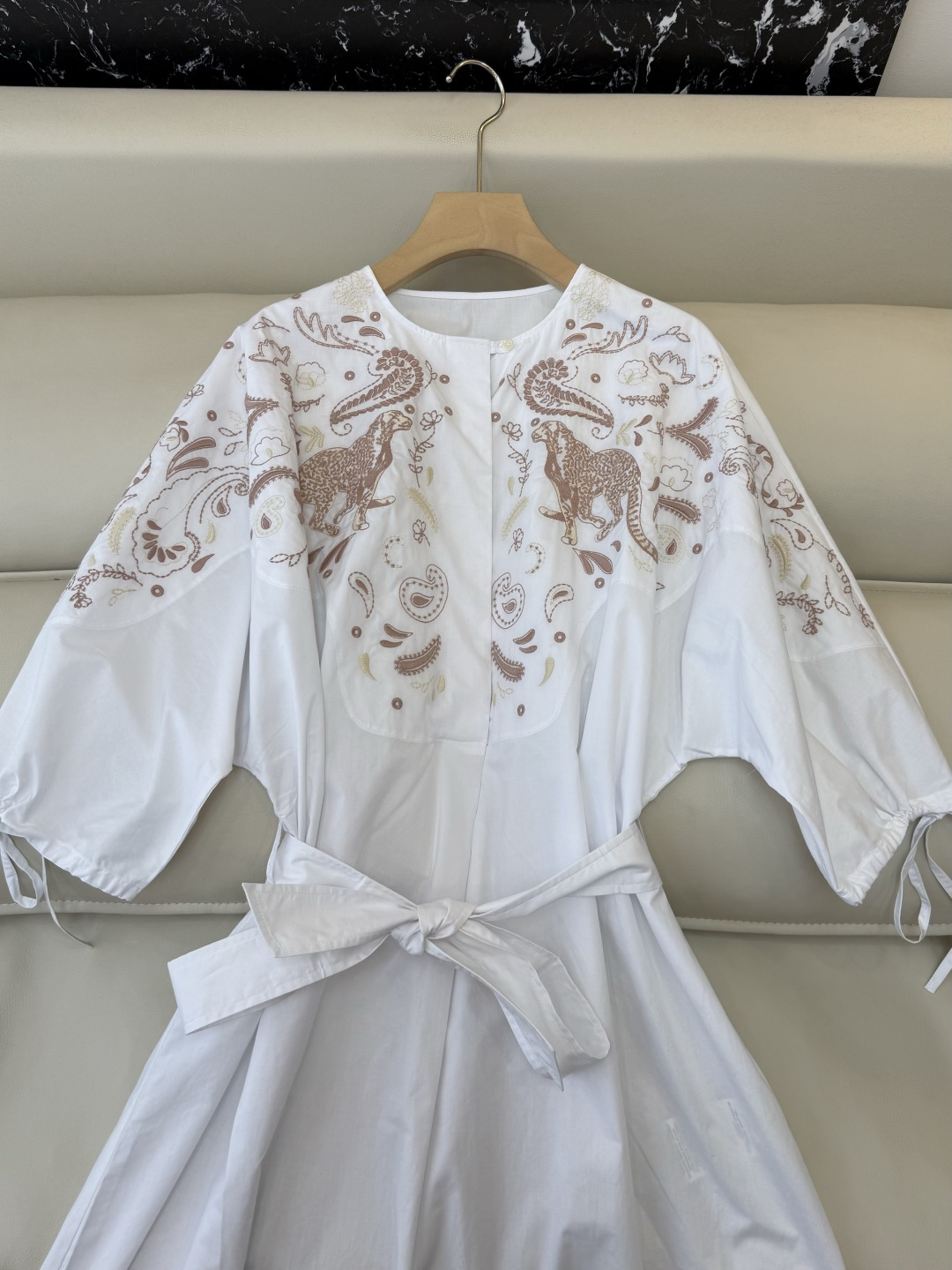 XM012#新款连衣裙。zim 重工刺绣 撞色设计 绣花连衣裙 白色 36/38/40