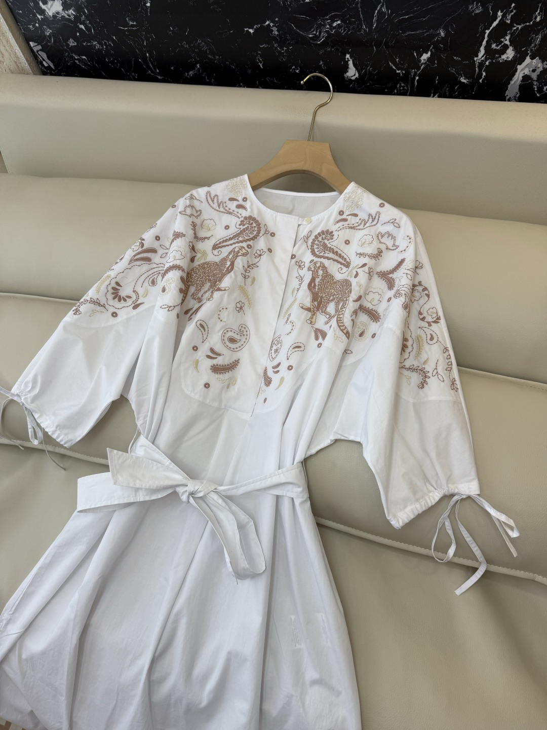 XM012#新款连衣裙。zim 重工刺绣 撞色设计 绣花连衣裙 白色 36/38/40