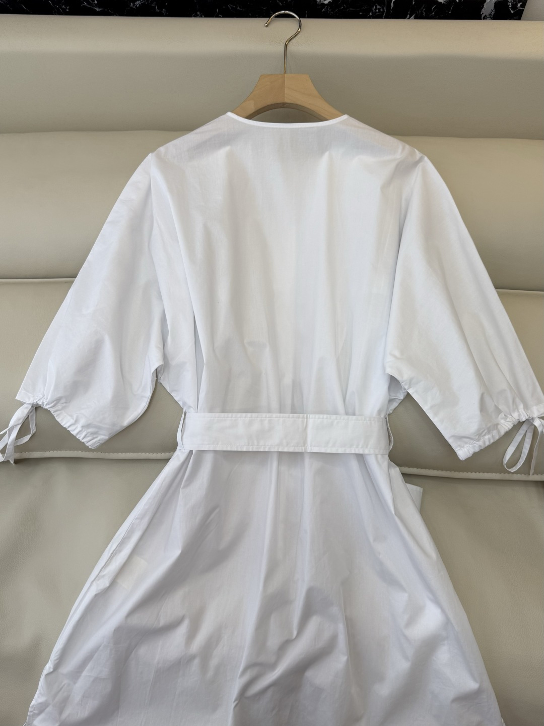 XM012#新款连衣裙。zim 重工刺绣 撞色设计 绣花连衣裙 白色 36/38/40