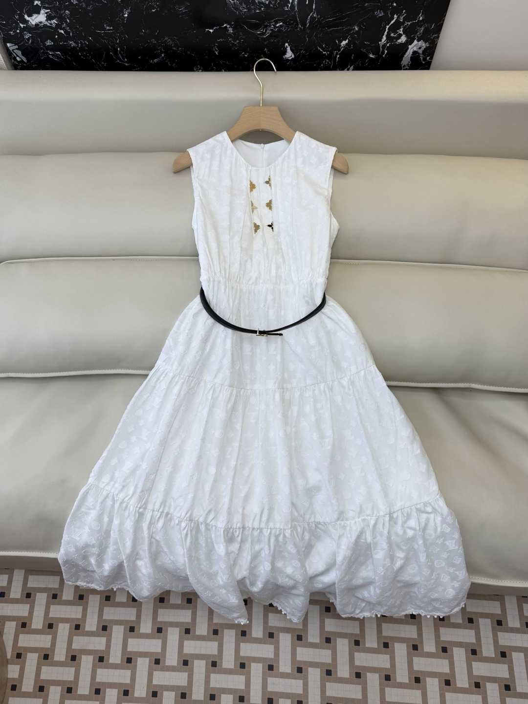 NO:782889,AW060# new dress factory special version of the highest version on the market. The girl will inspect the goods, trim the three marks on the threads, and ship the goods. You can send pictures and take videos. If you want quality or service, please add me on WeChat. We will not accept urgent orders. P L V jacquard slim fit dress black white SM L, Louis Vuitton-clothing, louis vuitton, skirts,19860909AW060#新款连衣裙工厂特市面最高版本小妹验货、修剪线头上三标、发货可发图及拍视频,要品质要服务的加我微信,不接急单.P L V 提花显瘦修身 连衣裙 黑色 白色 SM L,路易威登-服装,louis vuitton,skirts,,Women's clothing