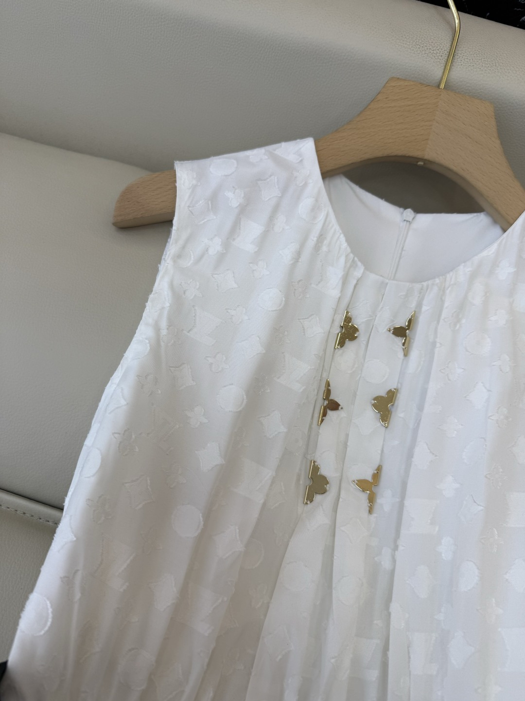 AW060#新款连衣裙‼️L V 提花显瘦修身 连衣裙 黑色 白色 SM L