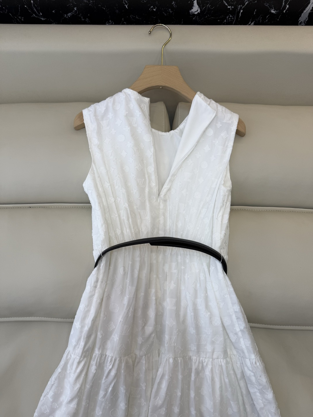 AW060#新款连衣裙‼️L V 提花显瘦修身 连衣裙 黑色 白色 SM L