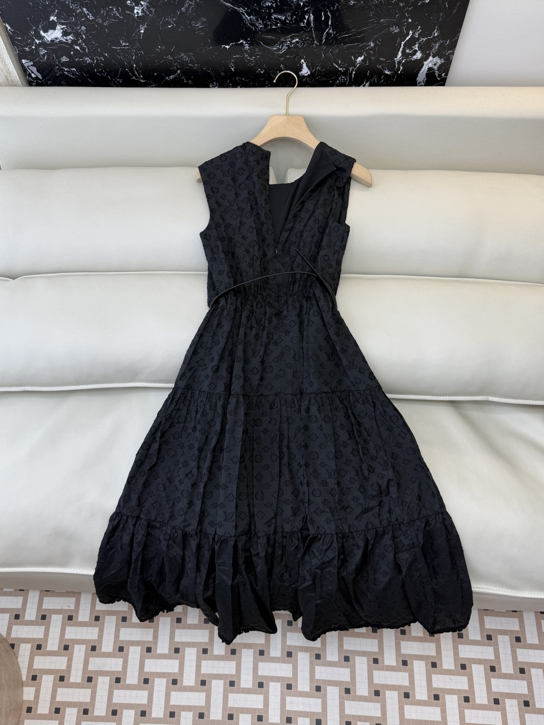 AW060#新款连衣裙‼️L V 提花显瘦修身 连衣裙 黑色 白色 SM L