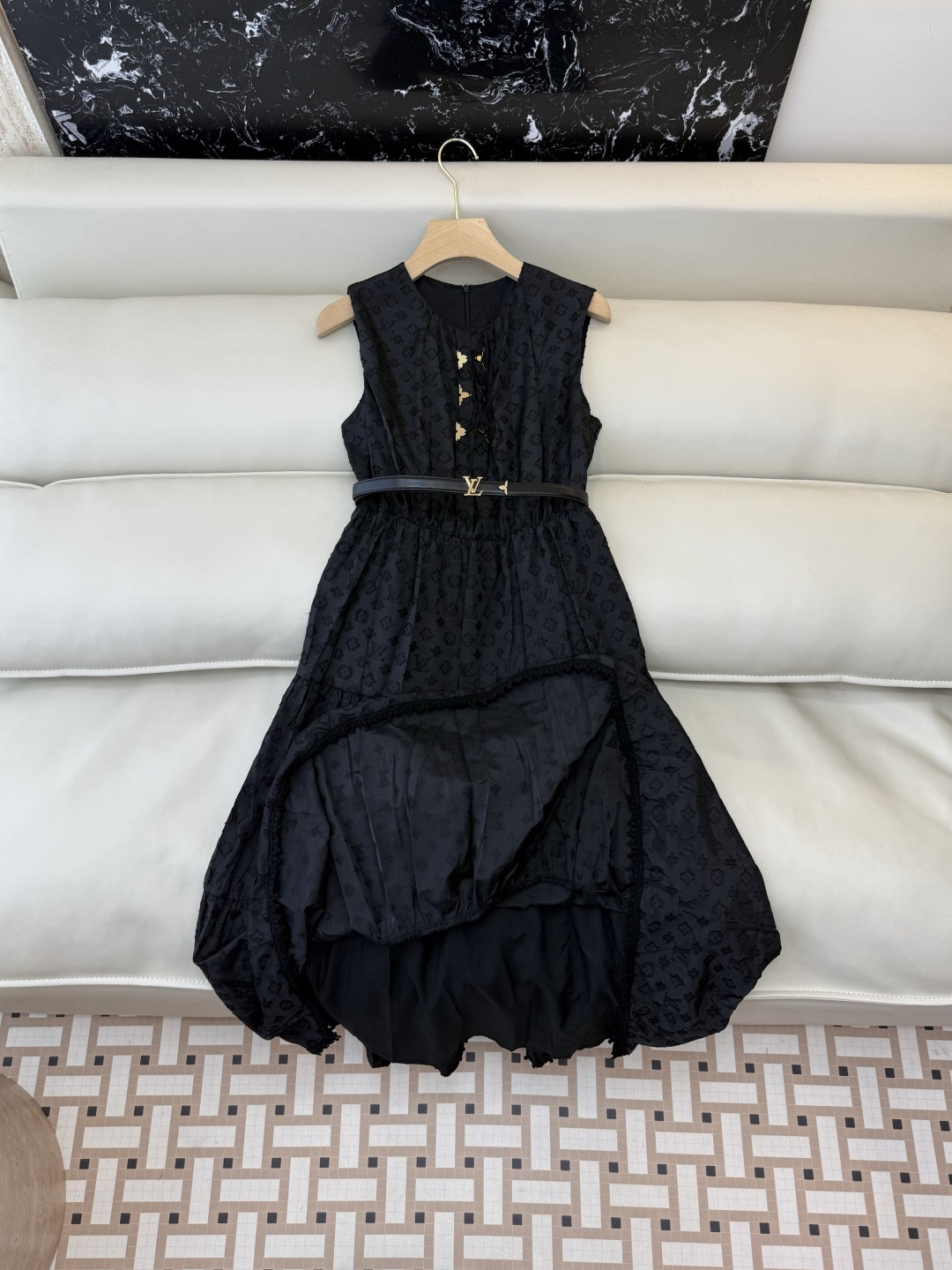 AW060#新款连衣裙‼️L V 提花显瘦修身 连衣裙 黑色 白色 SM L