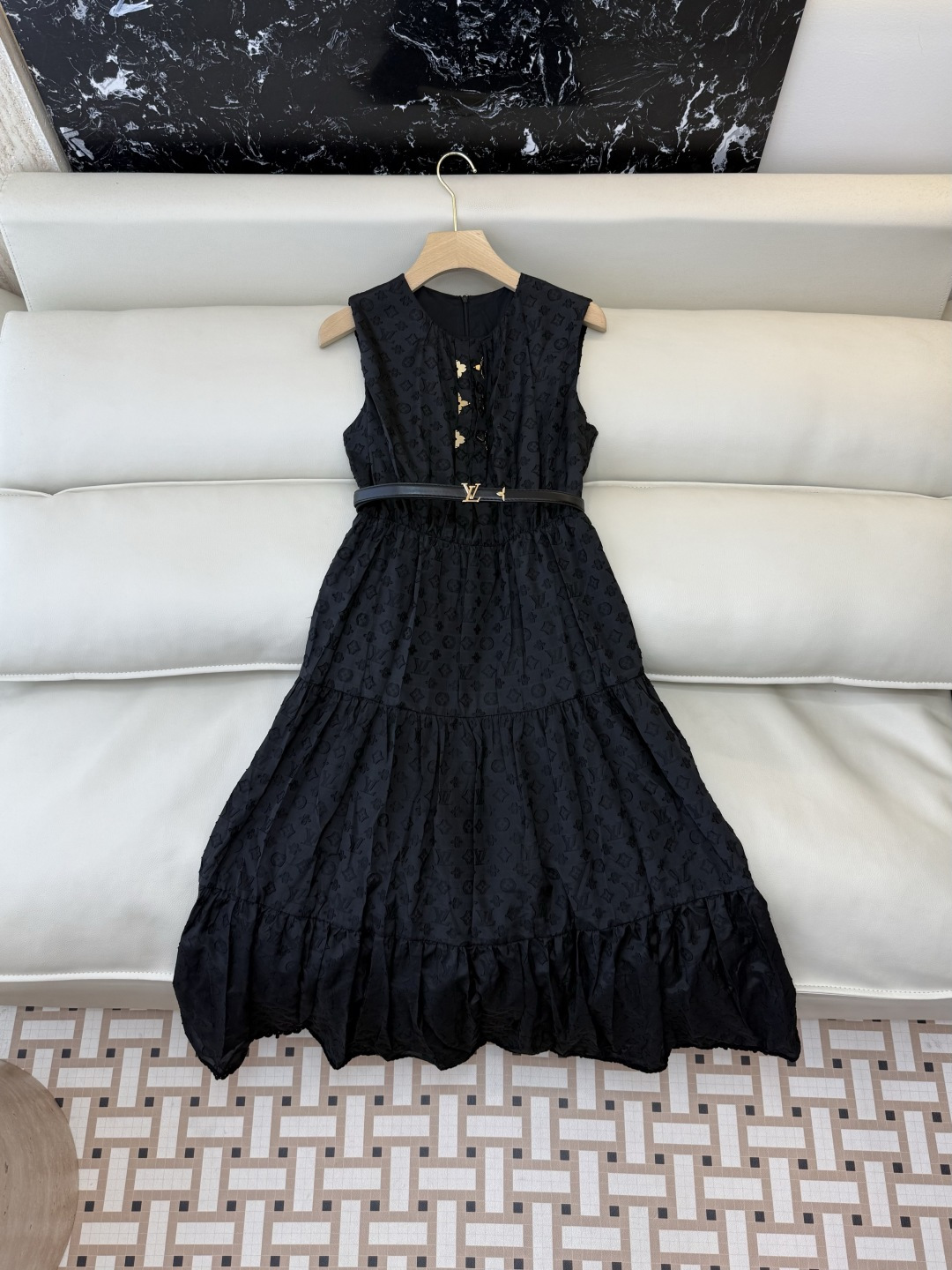 AW060#新款连衣裙‼️L V 提花显瘦修身 连衣裙 黑色 白色 SM L