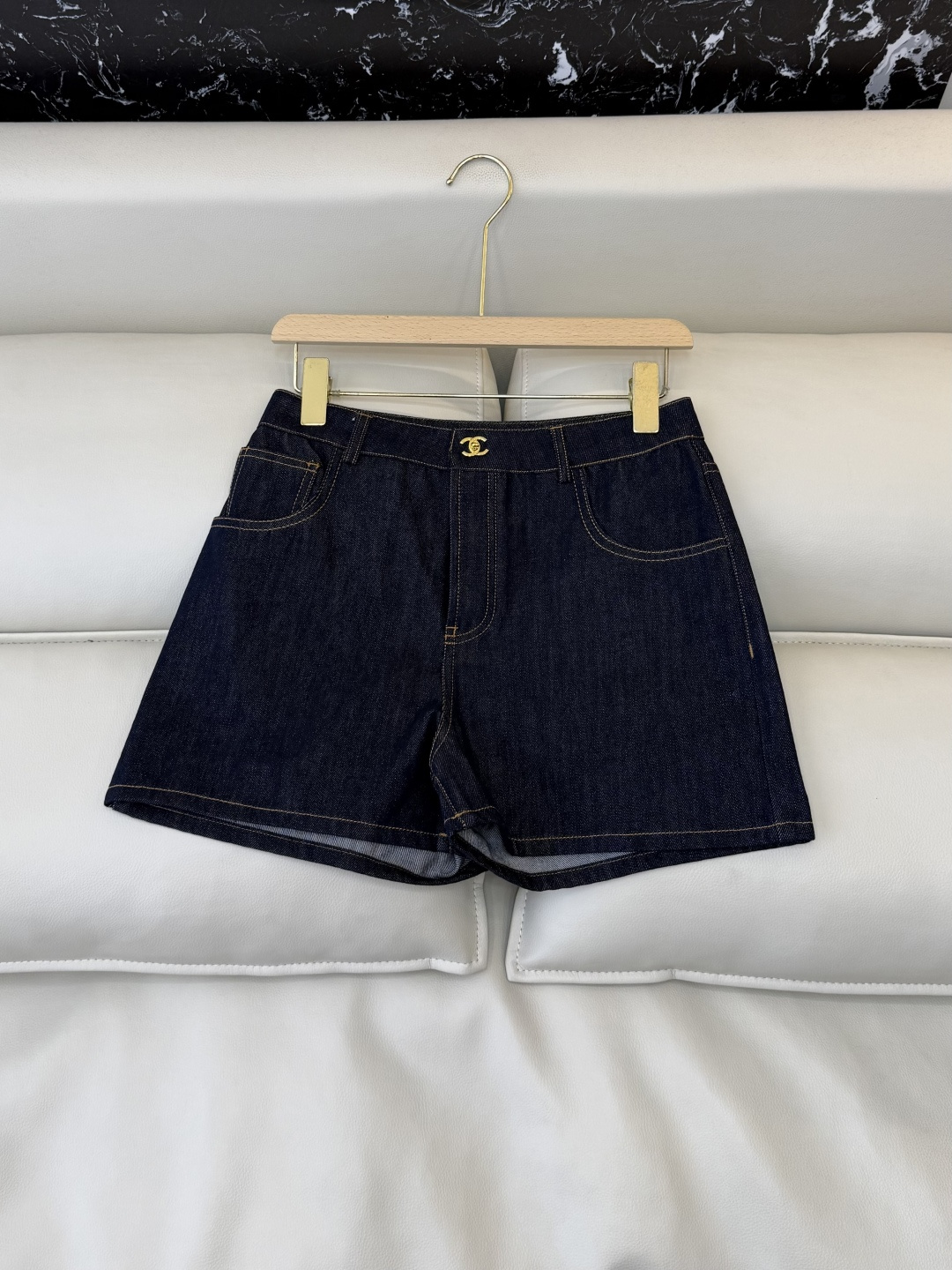 GU053#新款牛仔裤‼️小香 双C 牛仔 短裤 白色 蓝色 黑色 深蓝色 36/38/40
