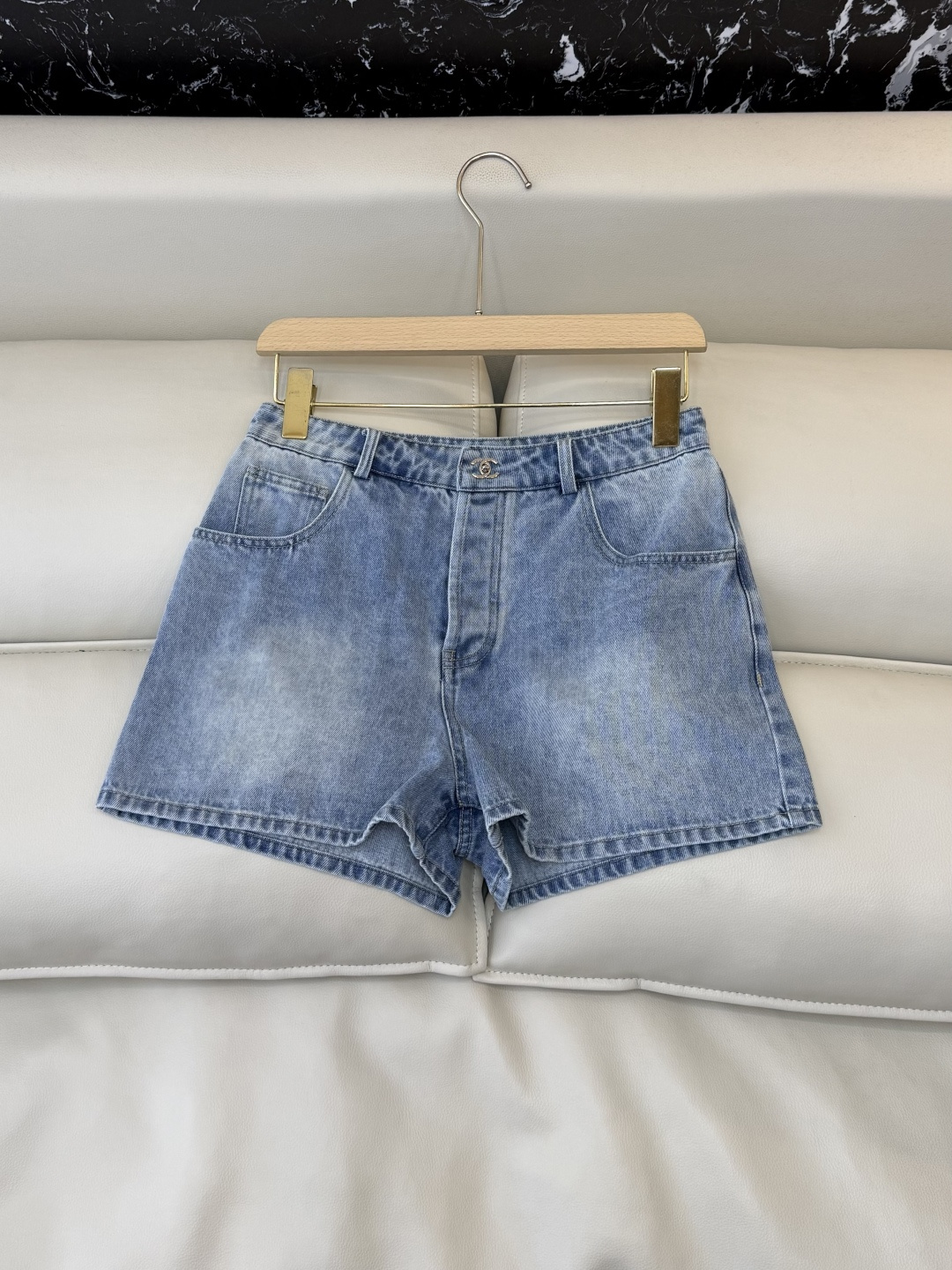 GU053#新款牛仔裤‼️小香 双C 牛仔 短裤 白色 蓝色 黑色 深蓝色 36/38/40