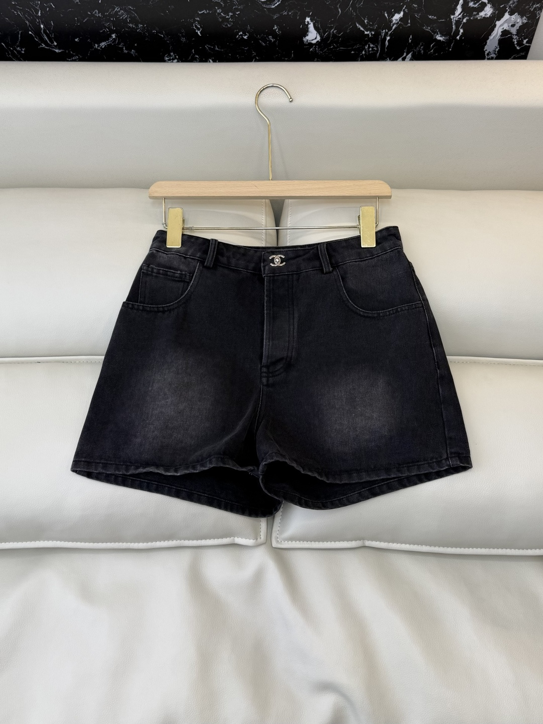 GU053#新款牛仔裤‼️小香 双C 牛仔 短裤 白色 蓝色 黑色 深蓝色 36/38/40