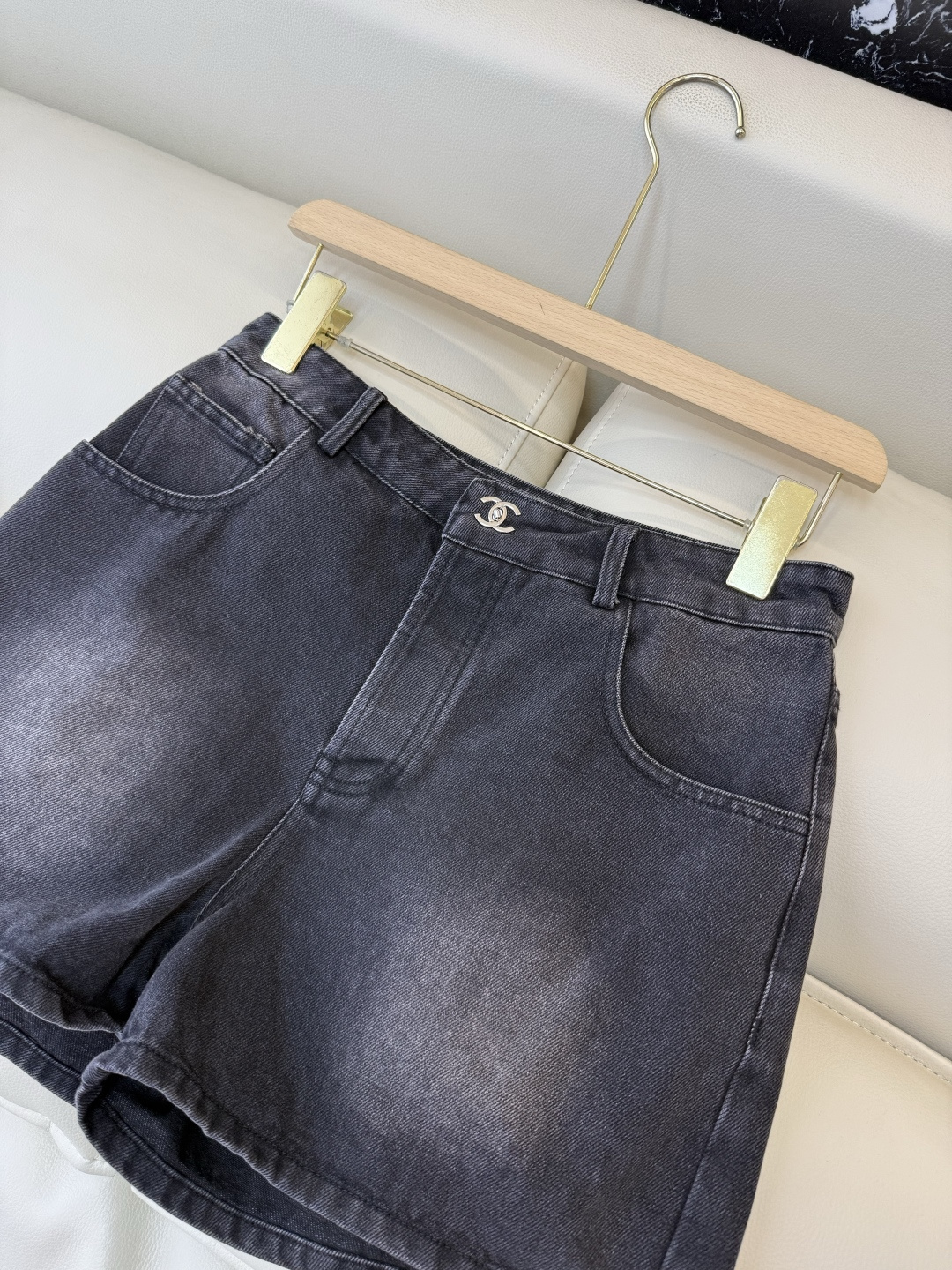 GU053#新款牛仔裤‼️小香 双C 牛仔 短裤 白色 蓝色 黑色 深蓝色 36/38/40