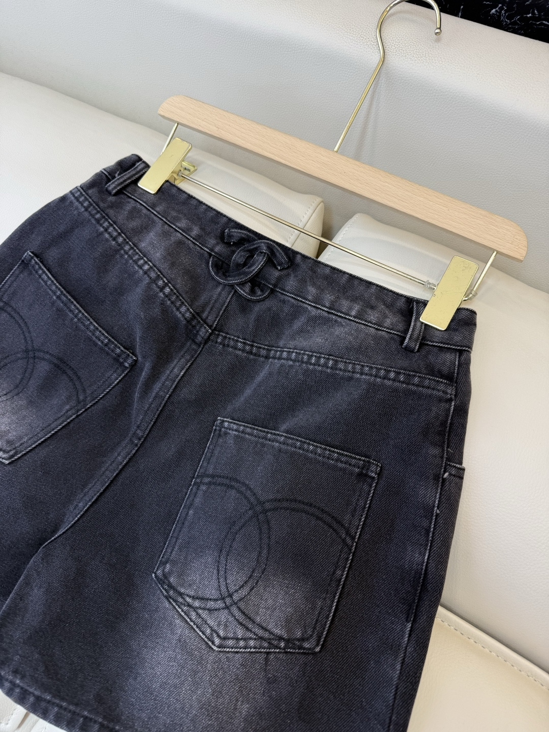 GU053#新款牛仔裤‼️小香 双C 牛仔 短裤 白色 蓝色 黑色 深蓝色 36/38/40