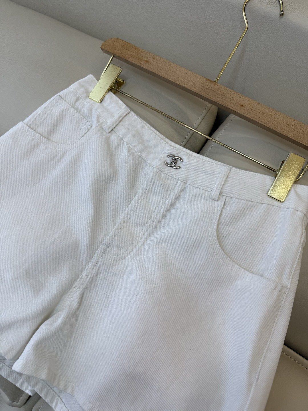 GU053#新款牛仔裤‼️小香 双C 牛仔 短裤 白色 蓝色 黑色 深蓝色 36/38/40