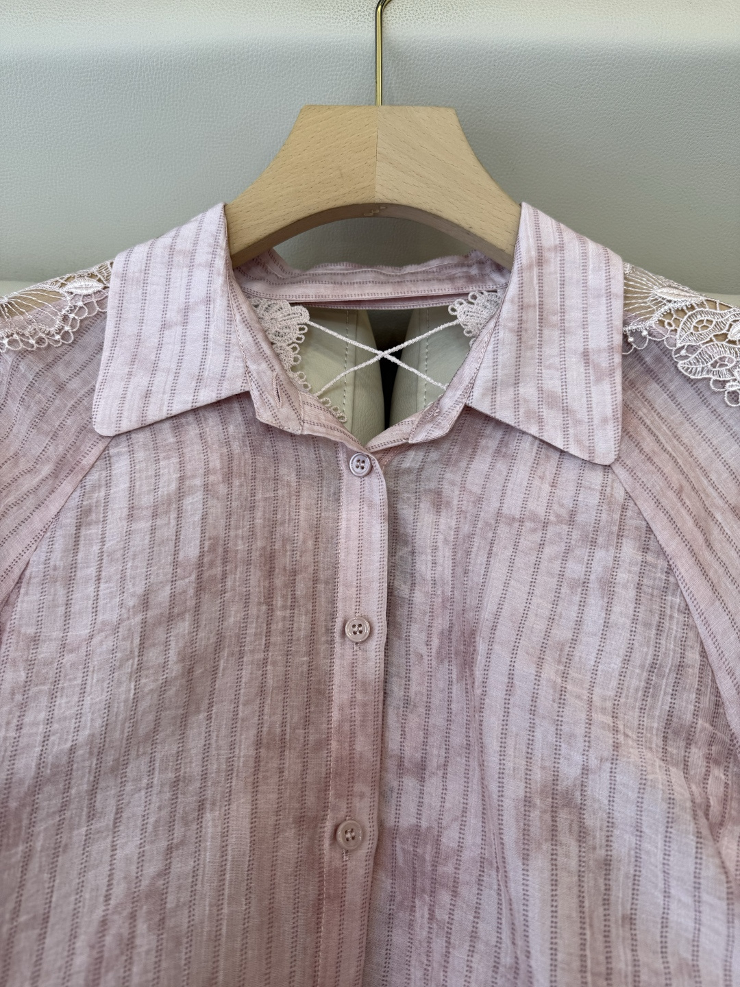 XZ0151#新款衬衫。长袖蕾丝绣花 后背镂空 染色 条纹长袖衬衫 粉色 蓝色 SM LXL