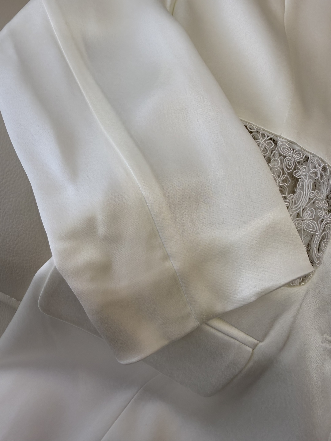 XZ0158#新款外套。YSL 蕾丝绣花镂空 长袖醋酸 外套 黑色 白色 SMLXL