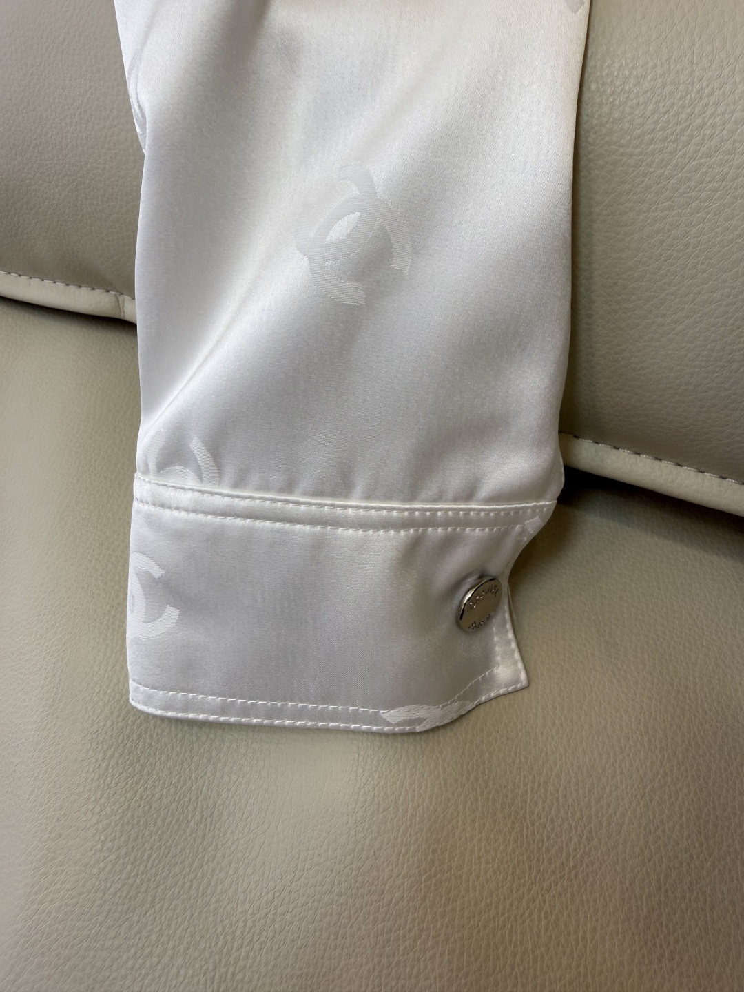 XZ0157#新款外套。Chanel 暗纹 提花 长袖醋酸拉链外套 黑色 白色 SMLXL